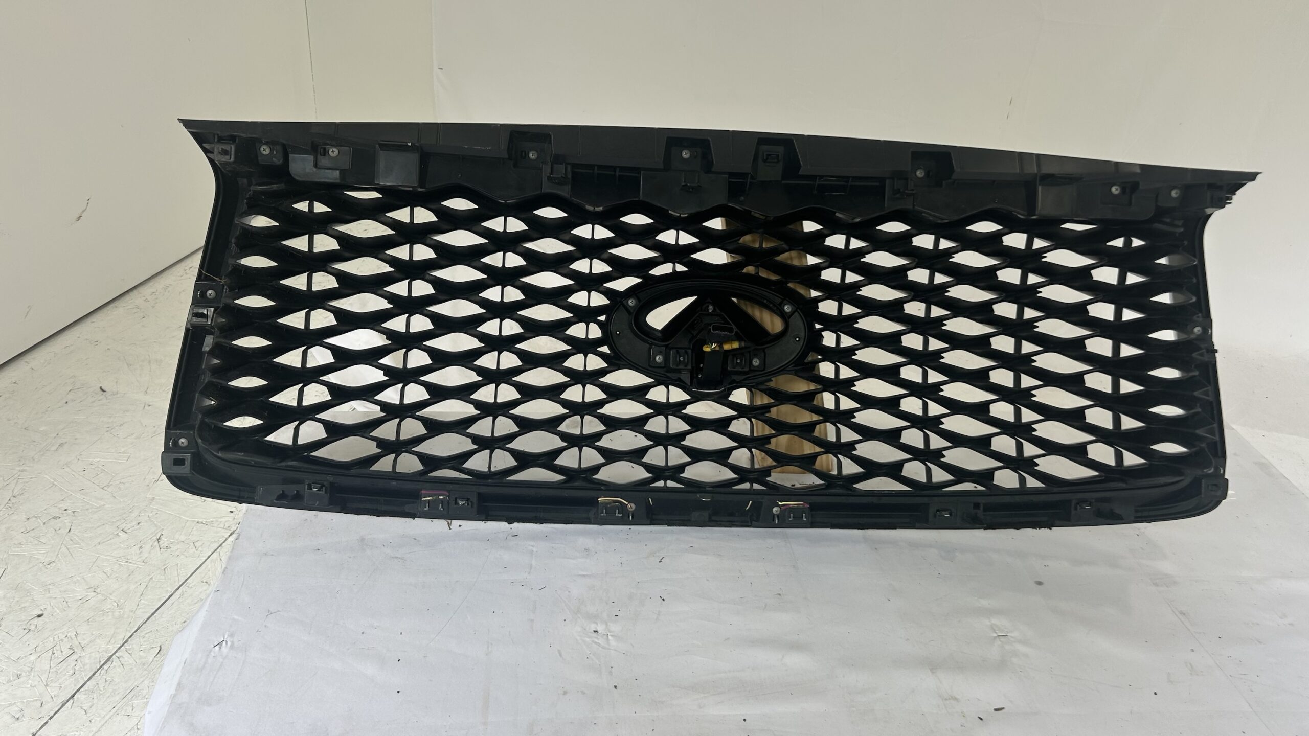 2018-2023 Infiniti QX80 Grille w/ camera