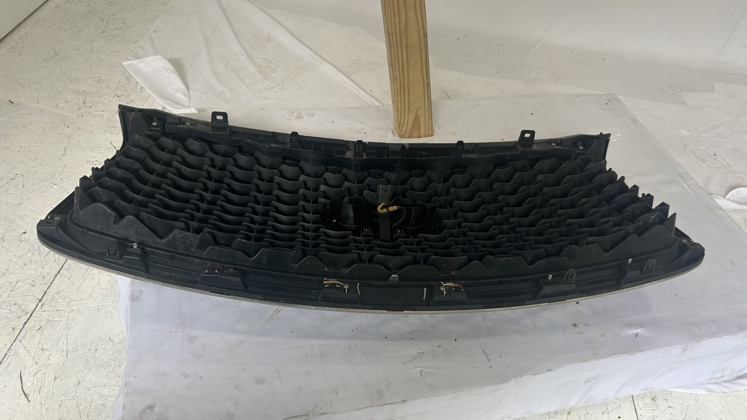 2018-2023 Infiniti QX80 Grille w/ camera