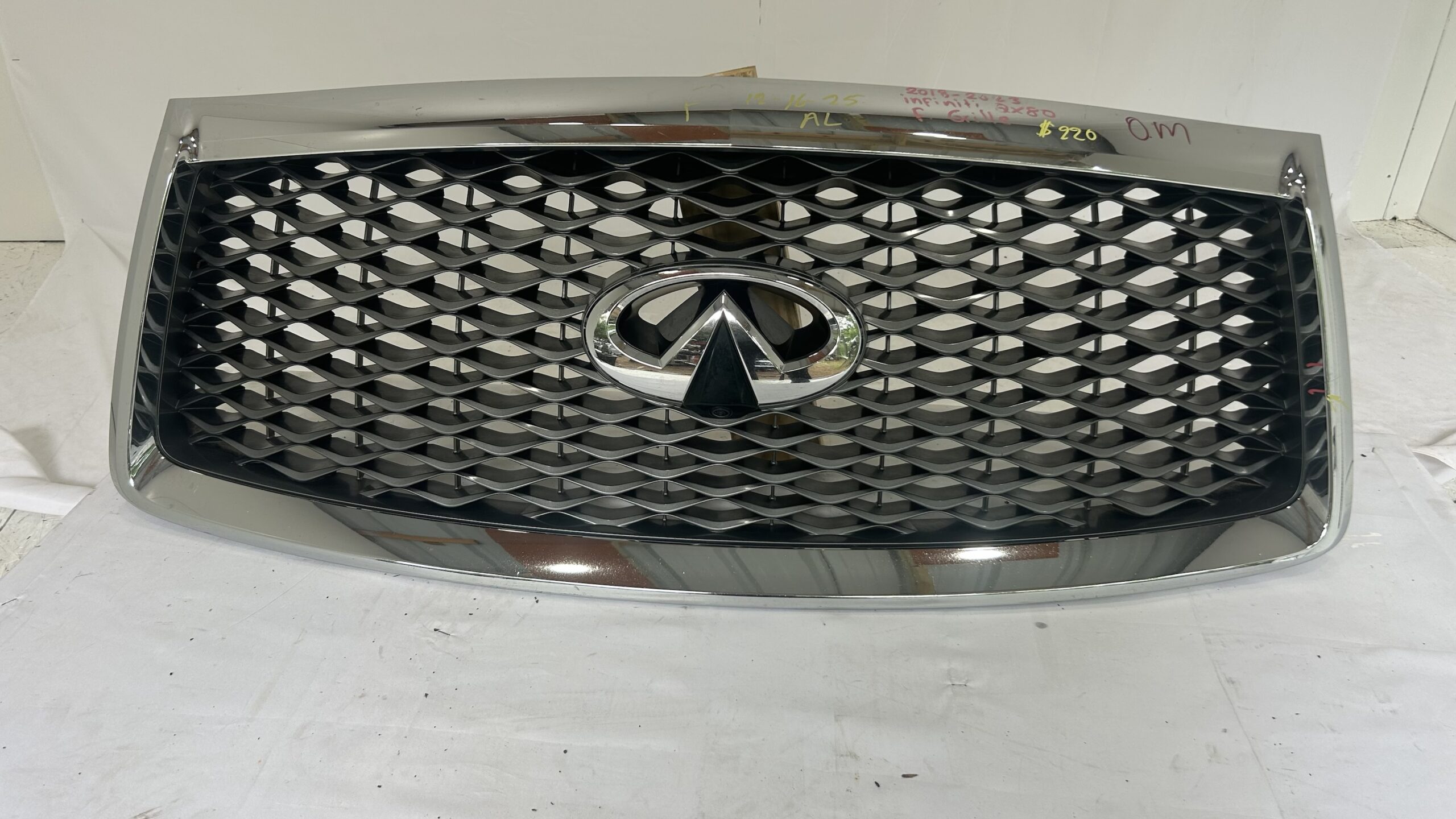 2018-2023 Infiniti QX80 Grille w/ camera