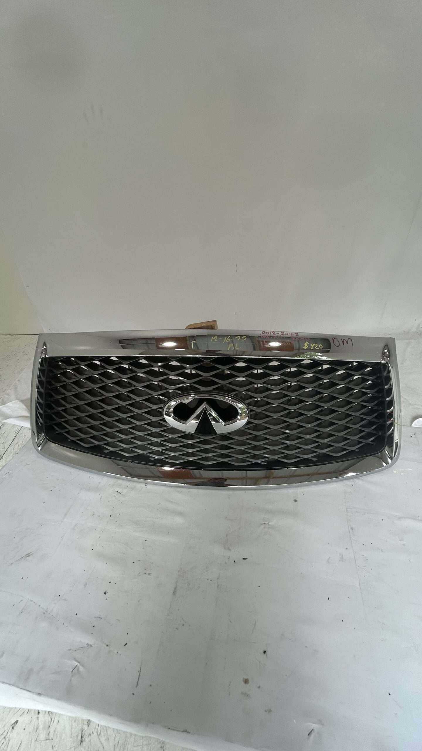 2018-2023 Infiniti QX80 Grille w/ camera