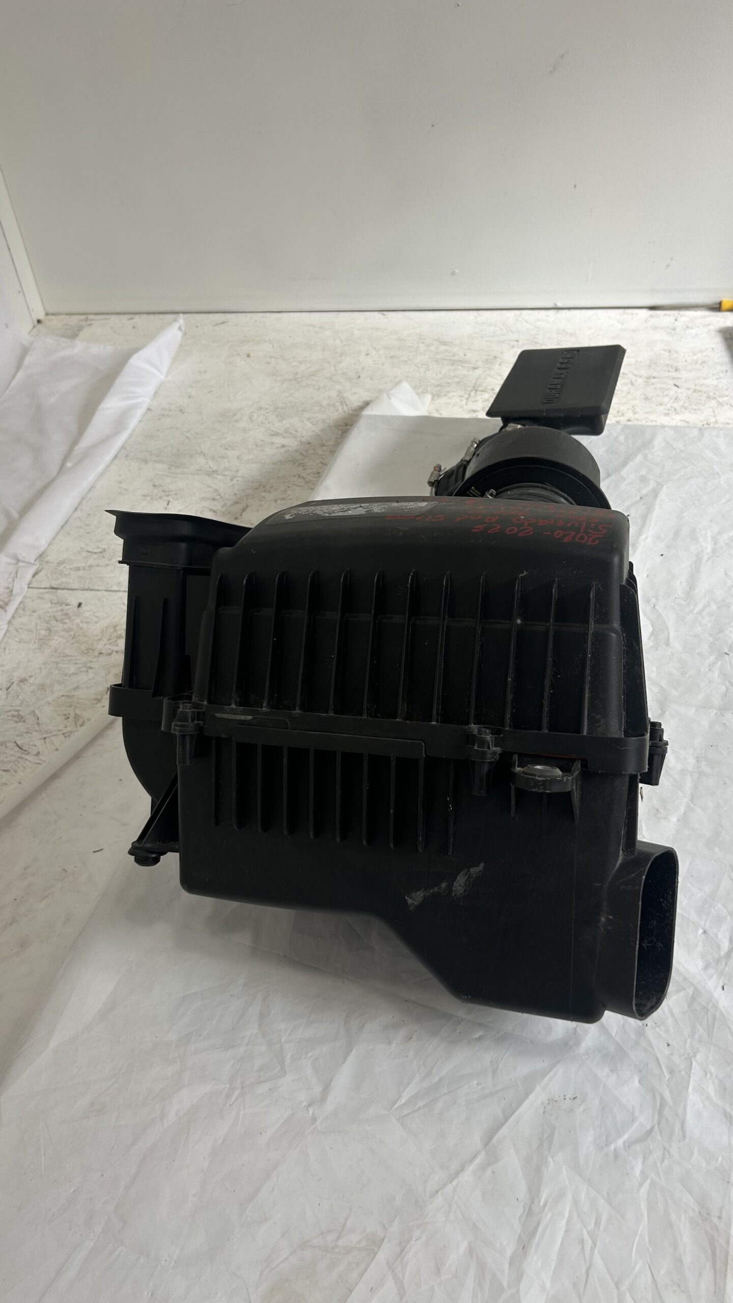 2020-2015 Chevrolet Silverado and GMC Sierra 2500-3500 Diesel Intake air filter box