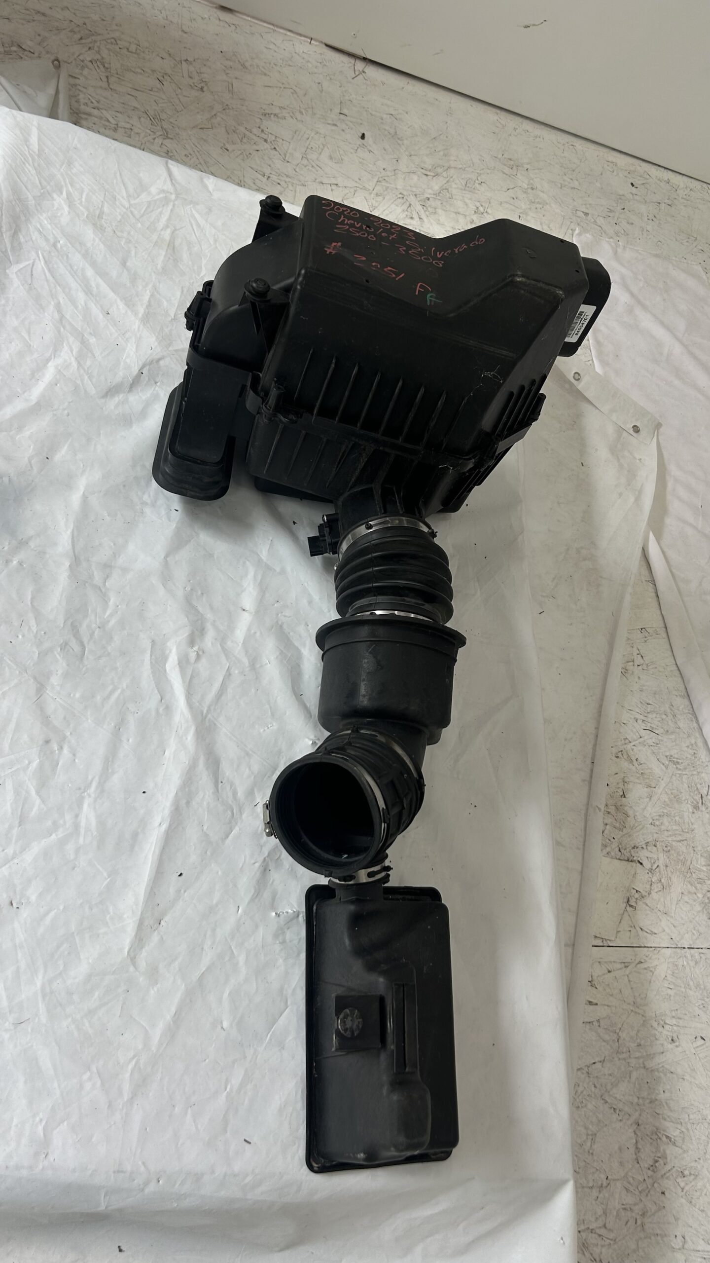 2020-2015 Chevrolet Silverado and GMC Sierra 2500-3500 Diesel Intake air filter box