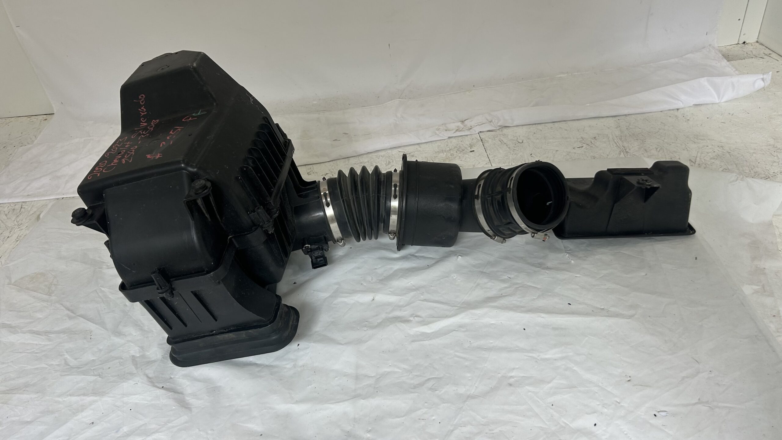 2020-2015 Chevrolet Silverado and GMC Sierra 2500-3500 Diesel Intake air filter box