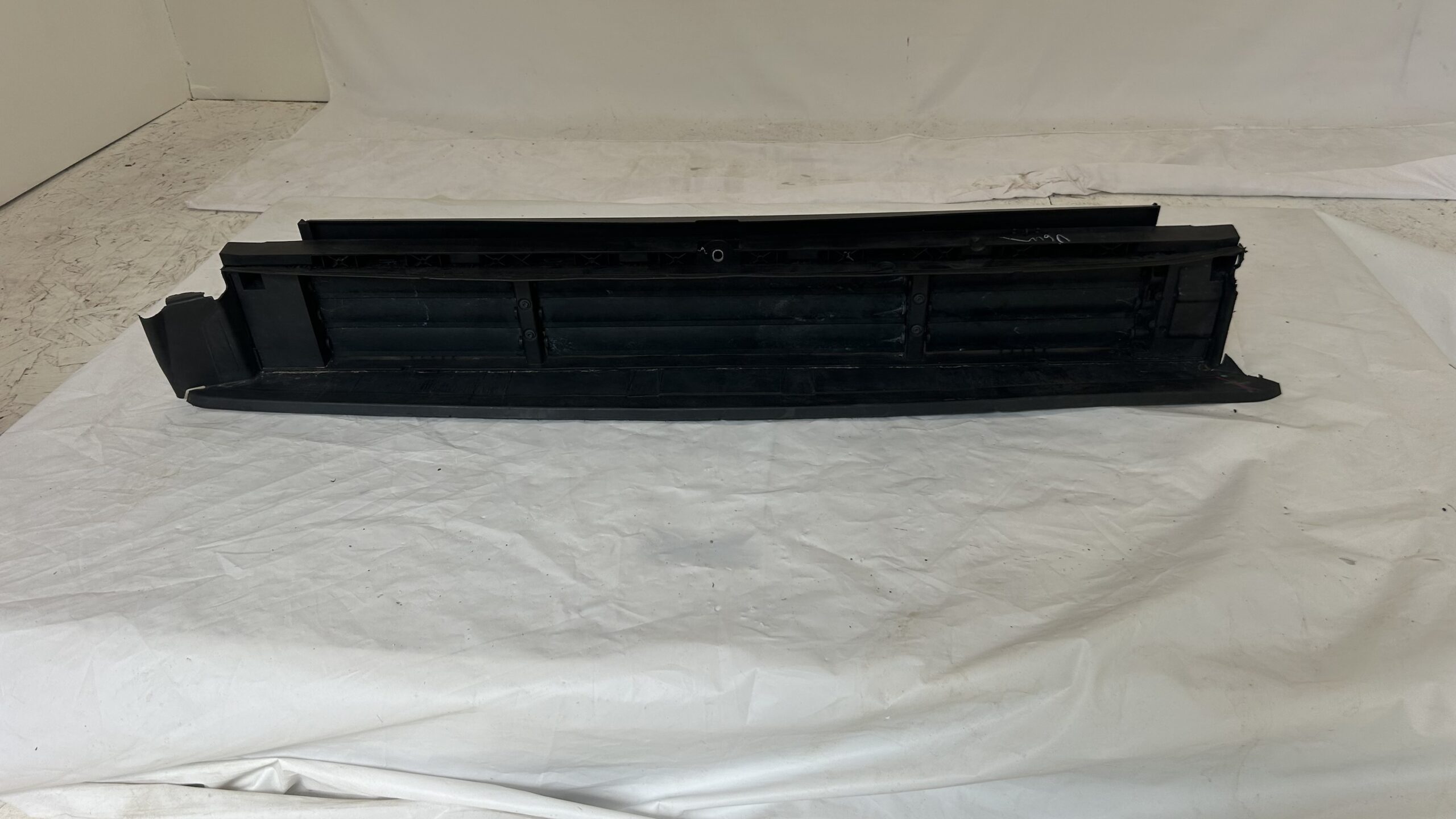 2018-2023 Volkswagen Atlas Shutter