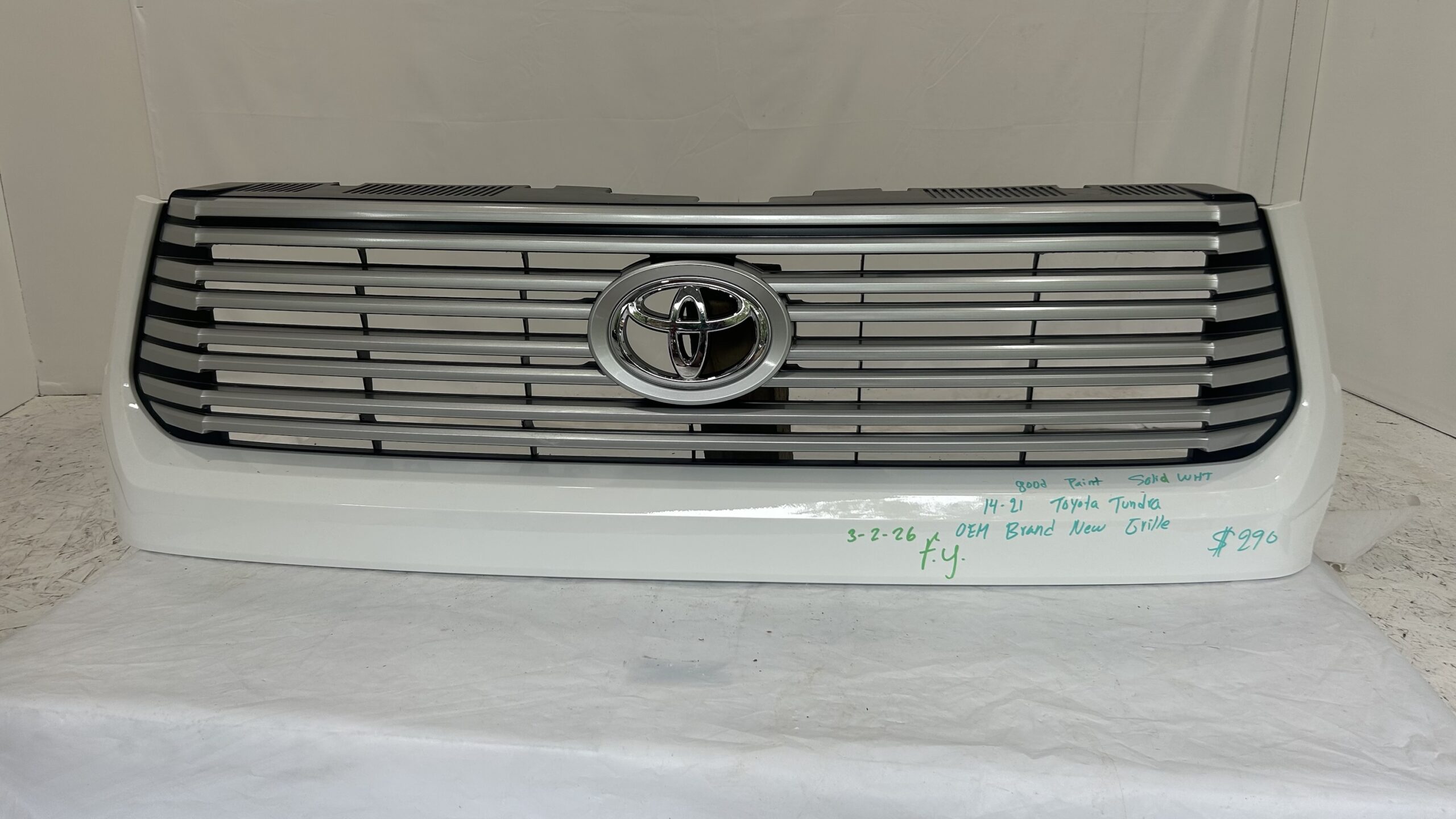 2014-2018 Toyota Tundra Solid White Grille