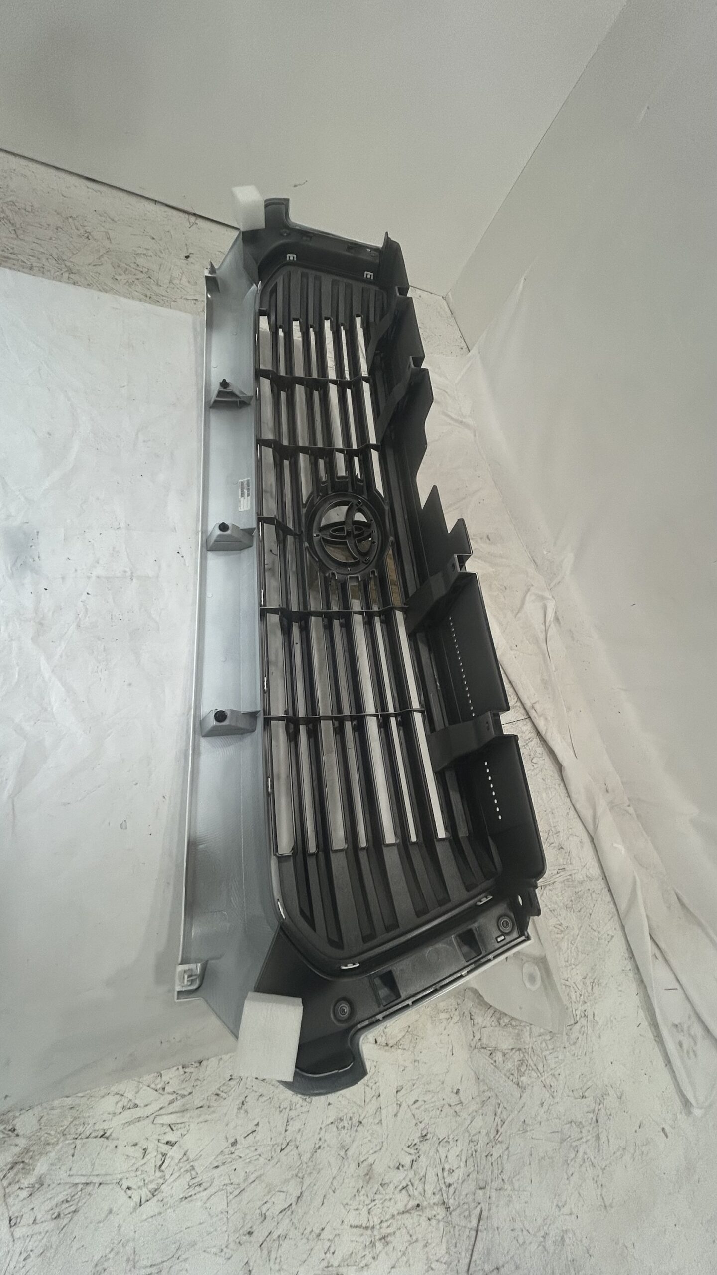 2014-2018 Toyota Tundra Solid White Grille