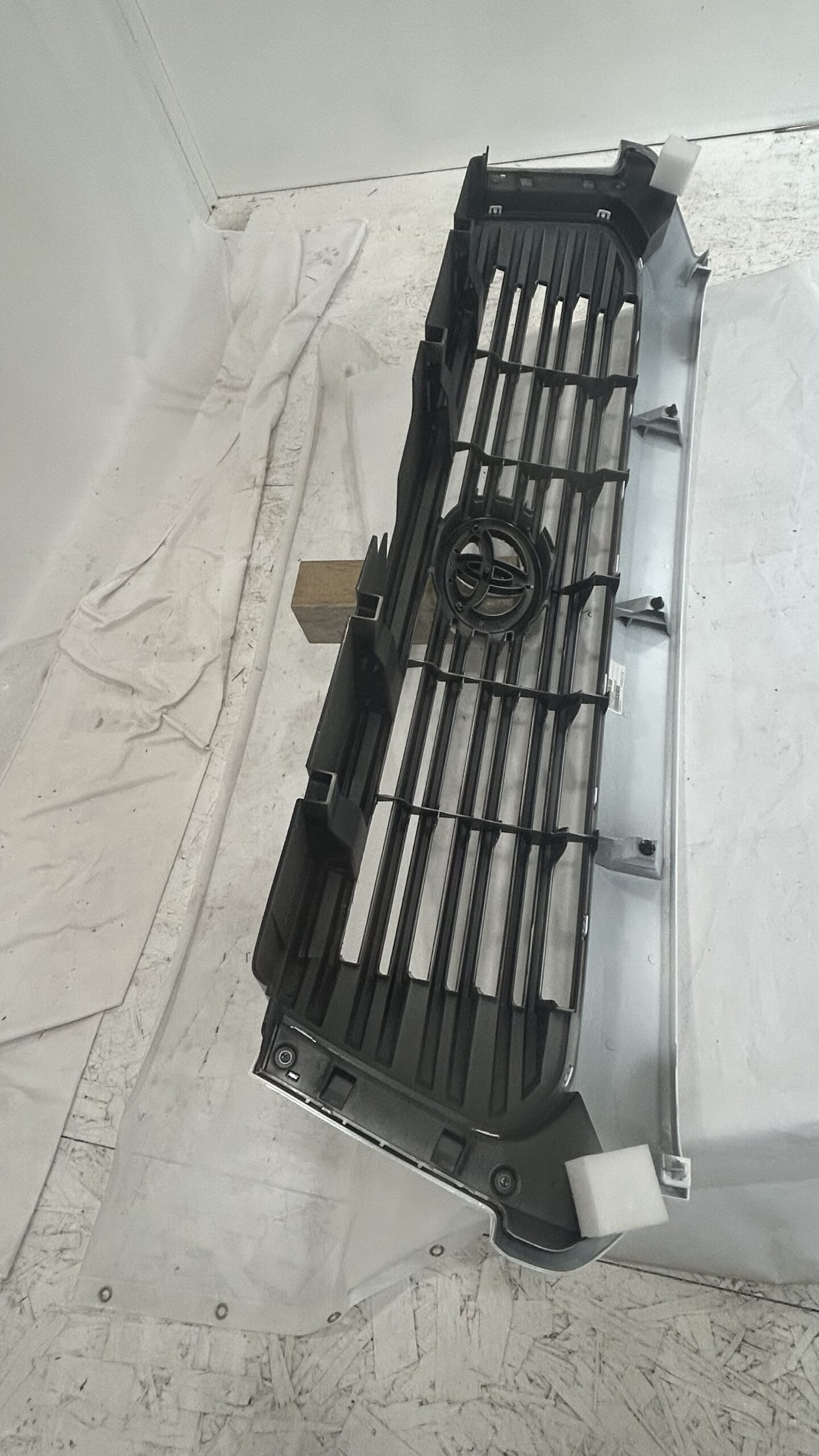 2014-2018 Toyota Tundra Solid White Grille