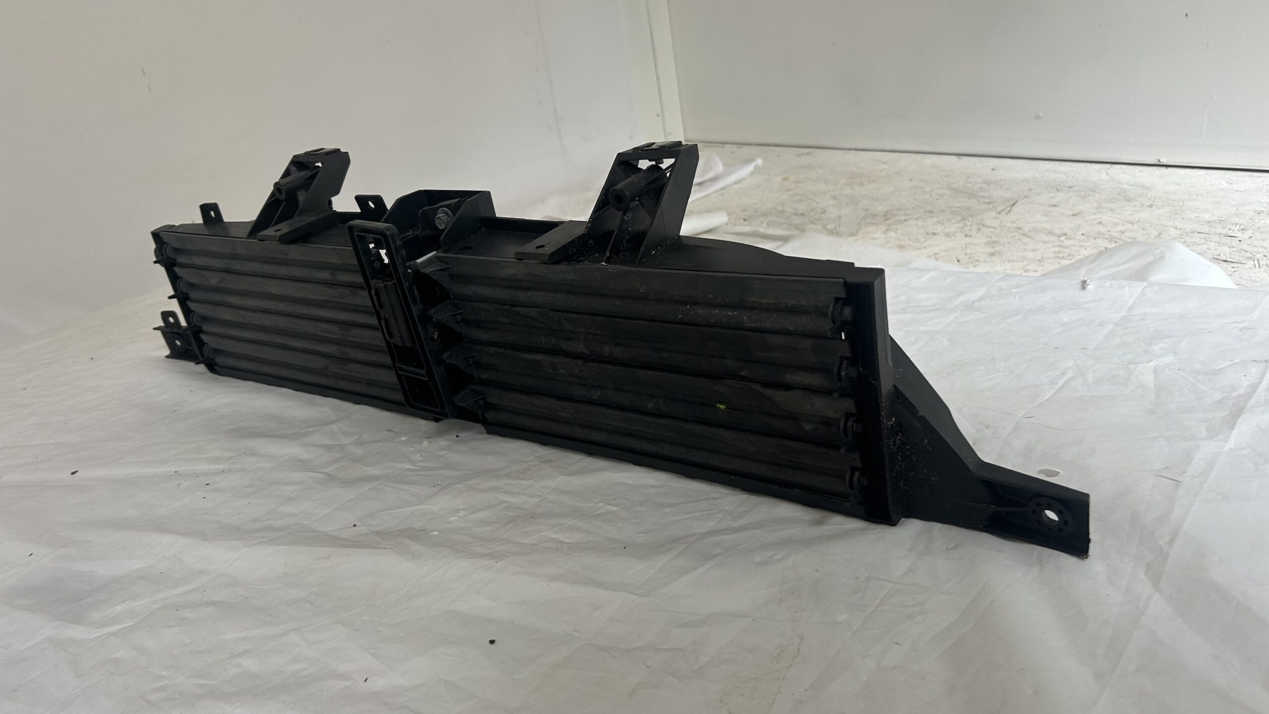2013-2016 Dodge Dart Shutter