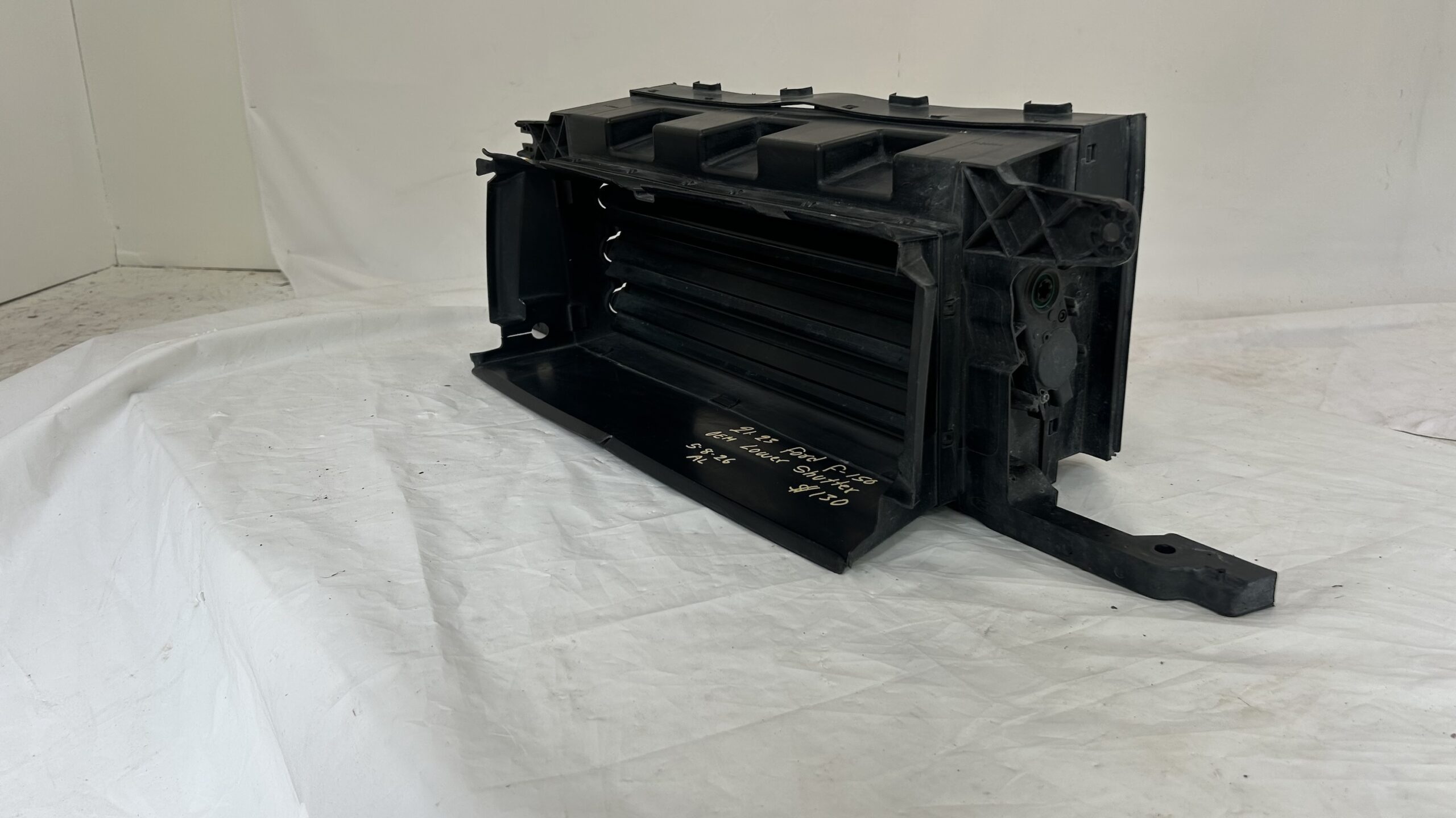 2021-2023 Ford  F-150 Lower air  Shutter
