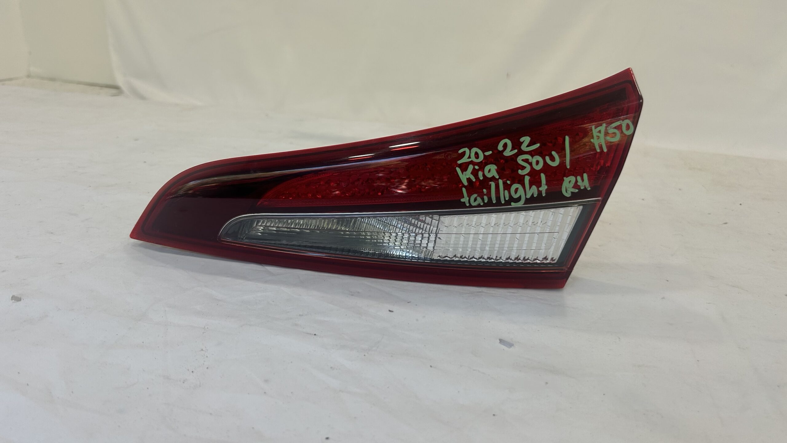 2020-2022 Kia Soul LX Passenger Inner Taillight