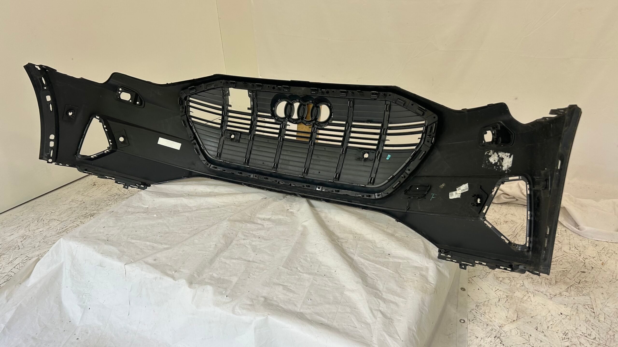 2020-2023 Audi e-tron Sportback Front Bumper