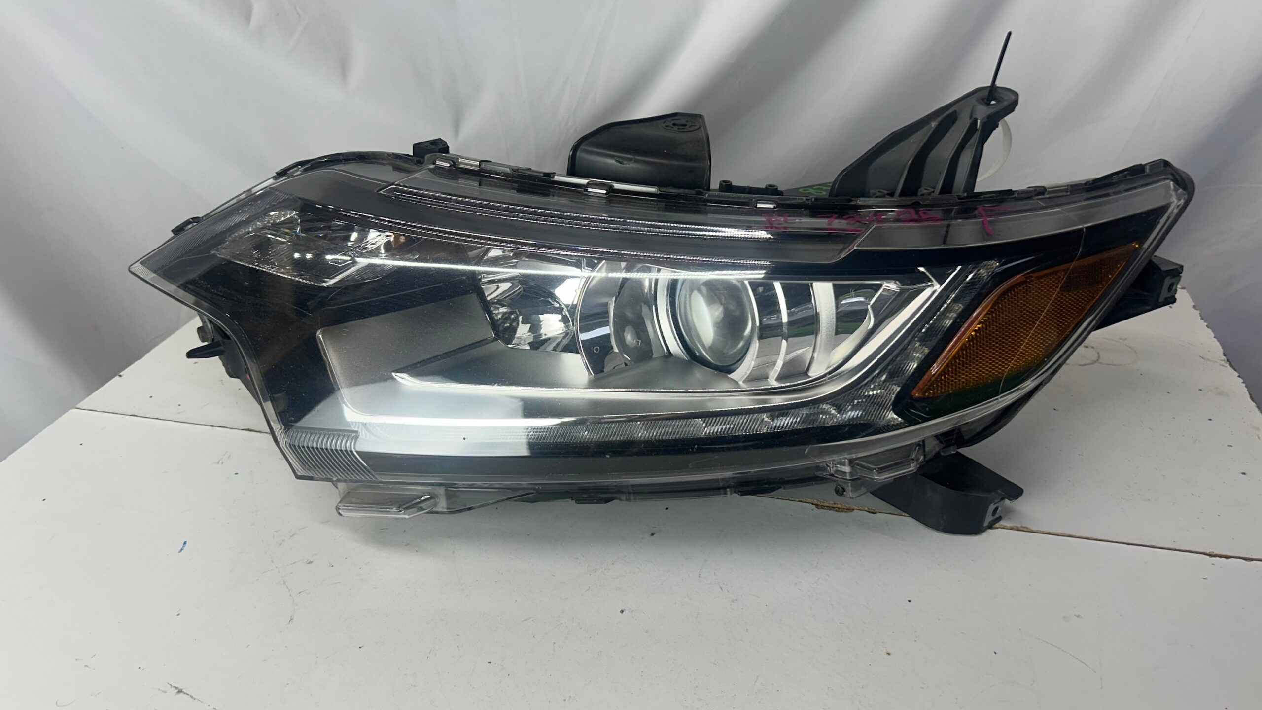 2016-2020 Mitsubishi  Outlander Driver Headlight