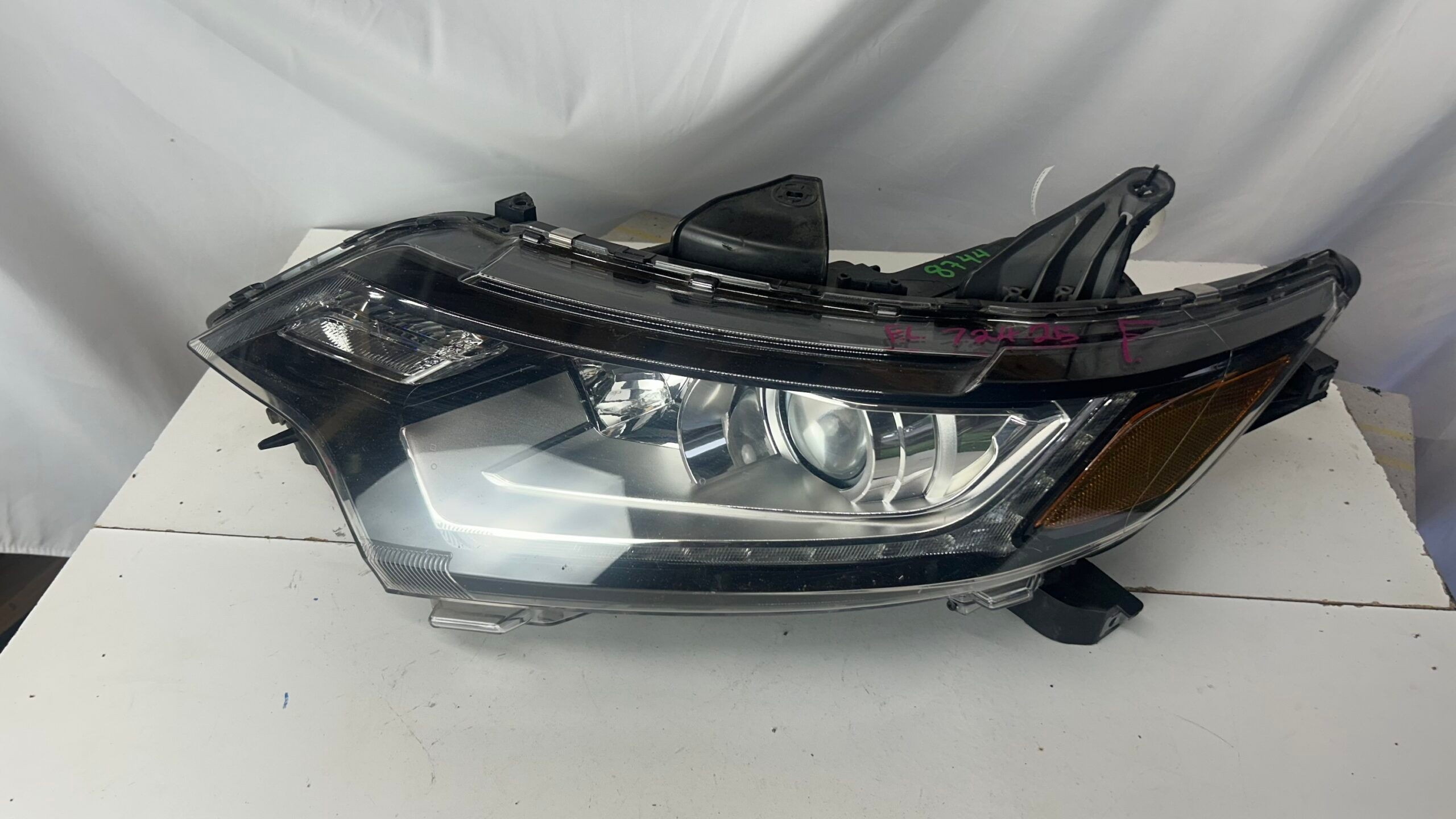 2016-2020 Mitsubishi  Outlander Driver Headlight