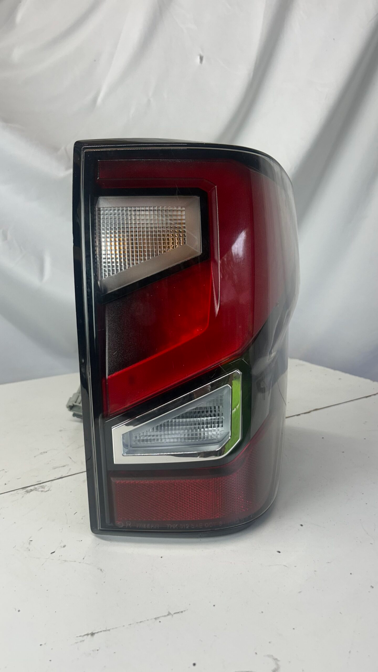 2020-2014 Nissan Titan Passenger Taillight