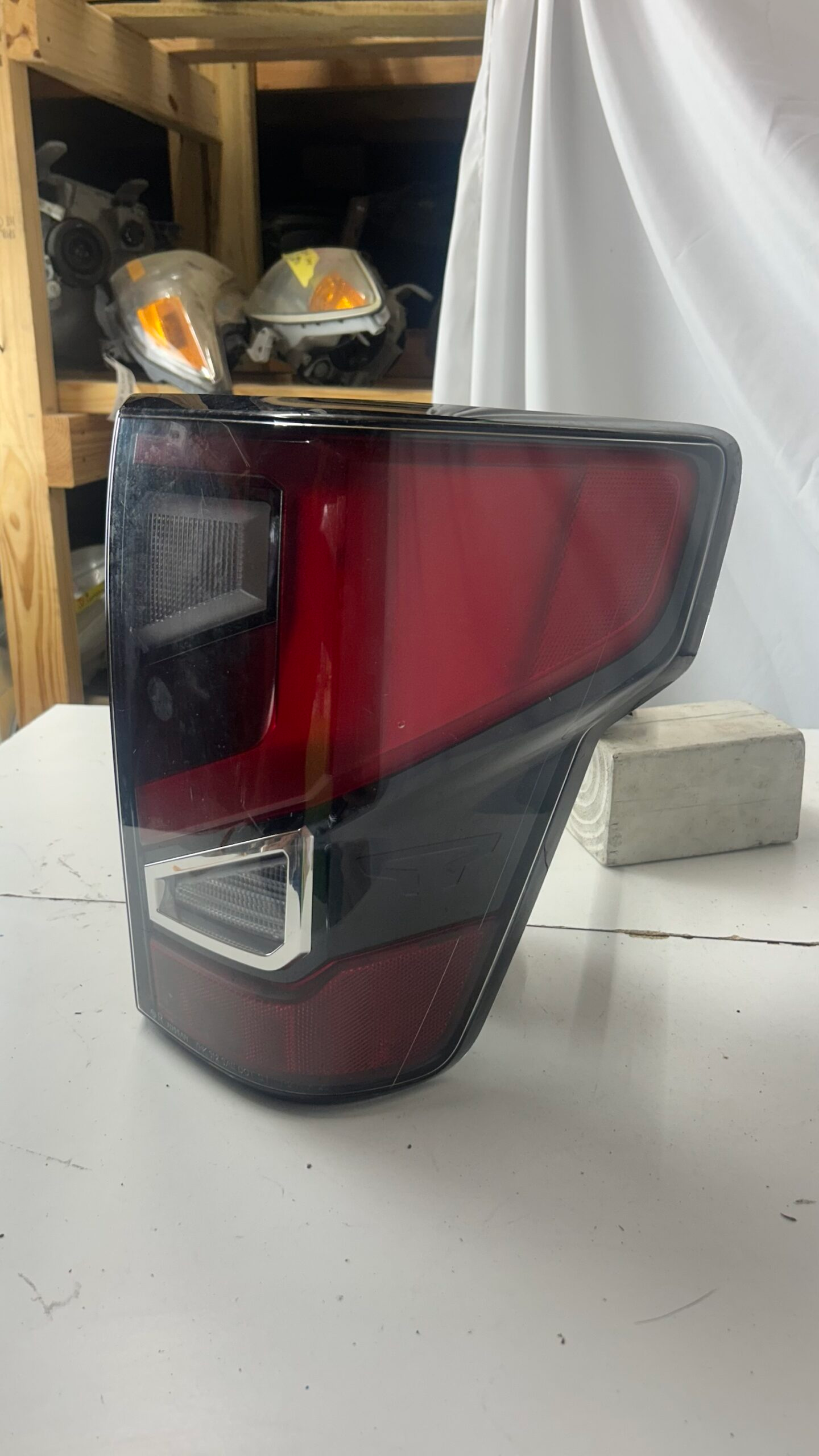 2020-2014 Nissan Titan Passenger Taillight
