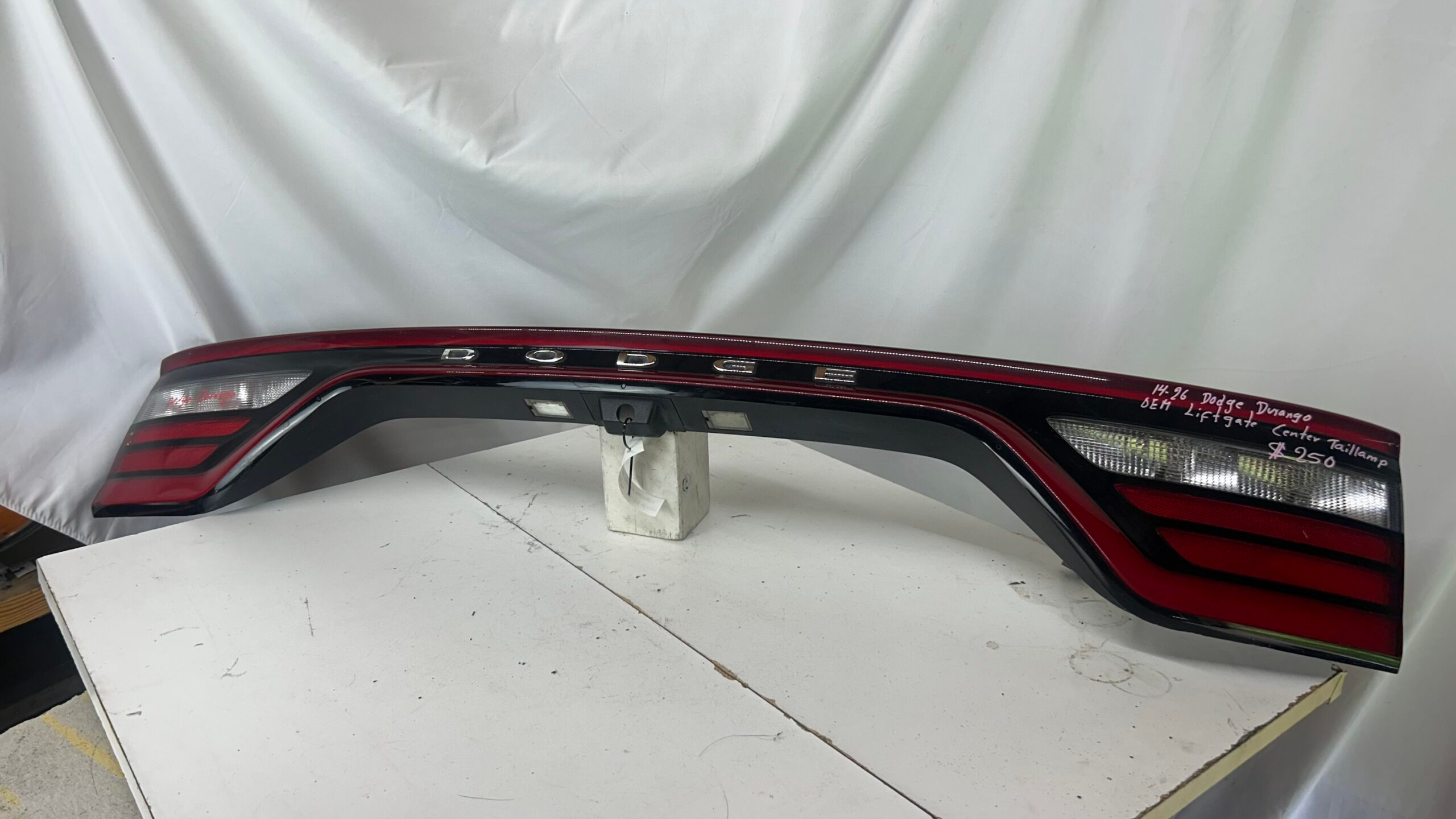 2014 -2026 Dodge Durango Liftgate Center Taillight