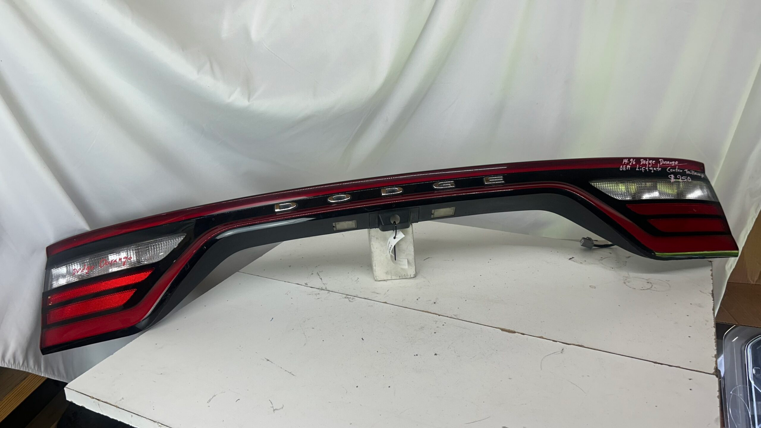 2014 -2026 Dodge Durango Liftgate Center Taillight