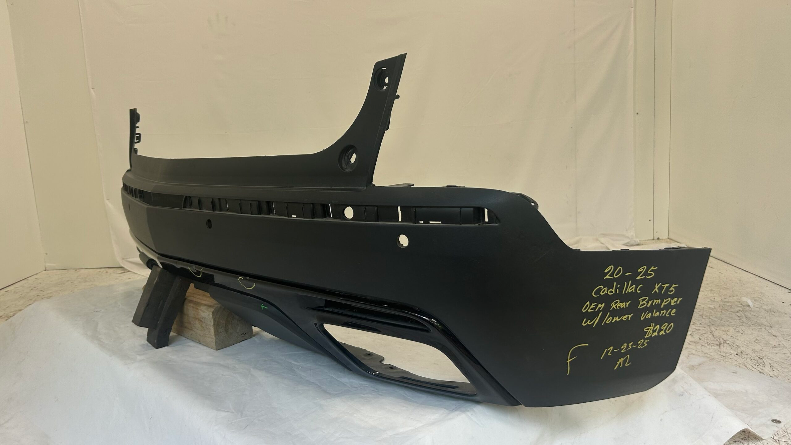 2020-2025 Cadillac XT5 Rear bumper lower valance W/ center cover