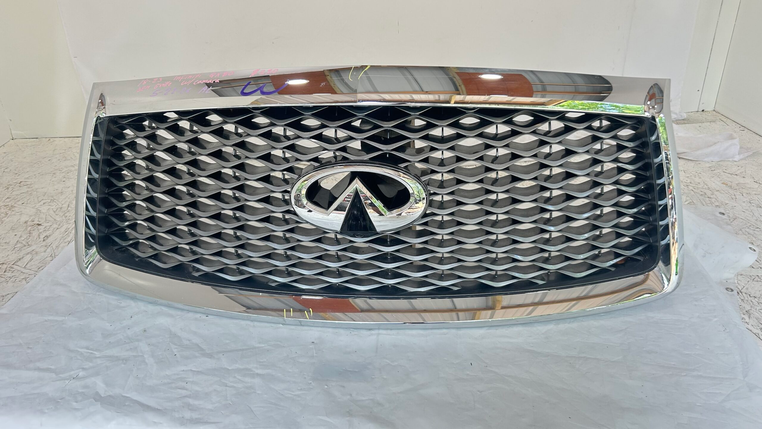 2018-2023 Infiniti QX80 Grille W/ camera