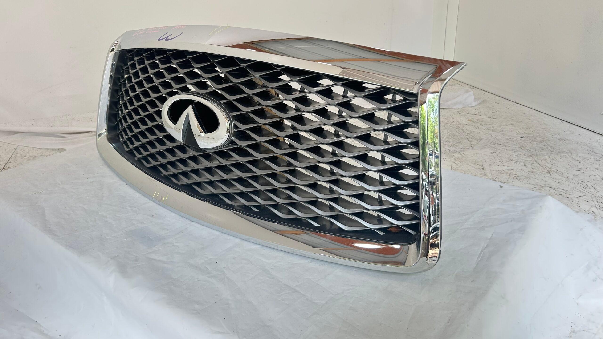 2018-2023 Infiniti QX80 Grille W/ camera