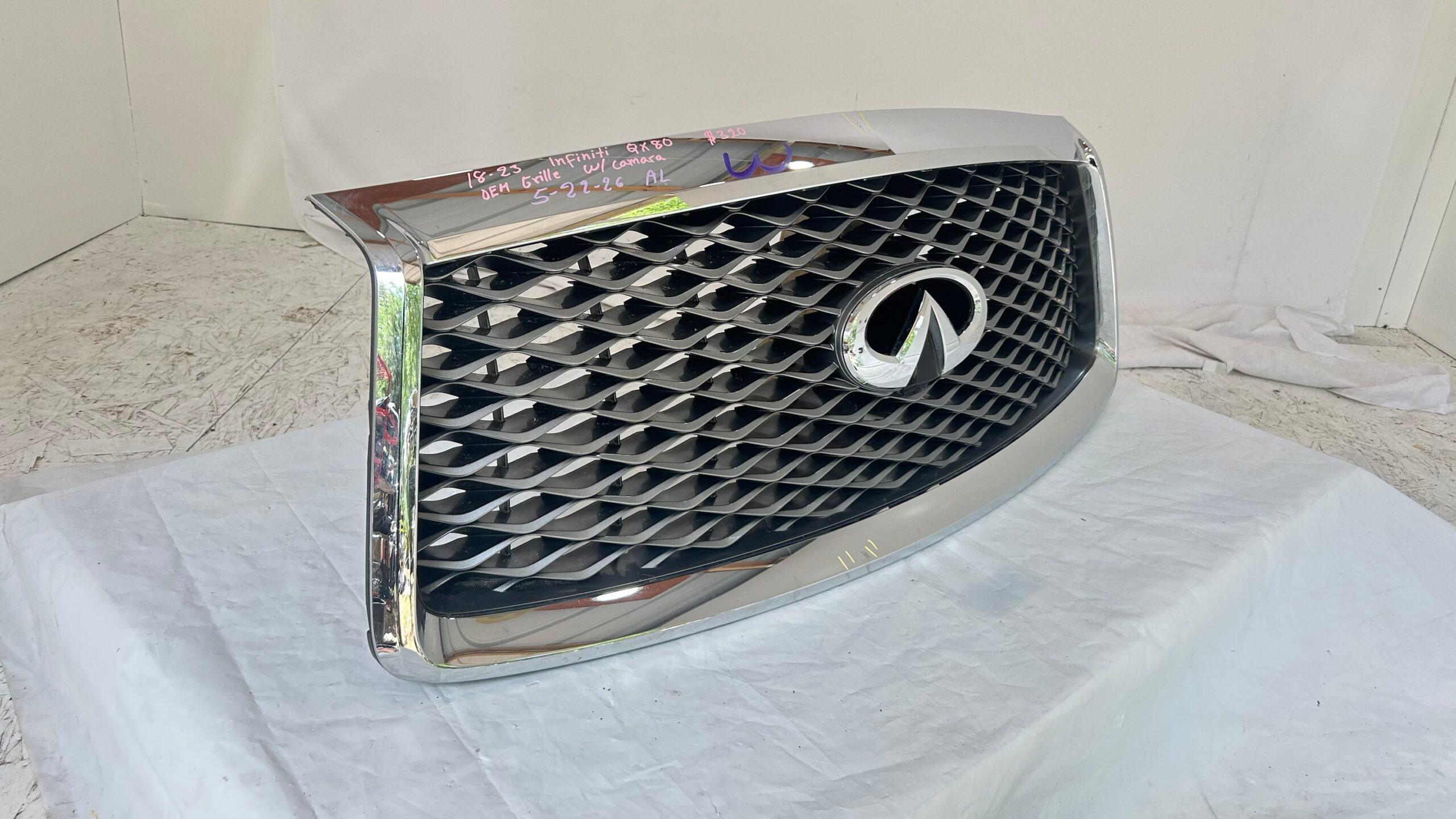 2018-2023 Infiniti QX80 Grille W/ camera