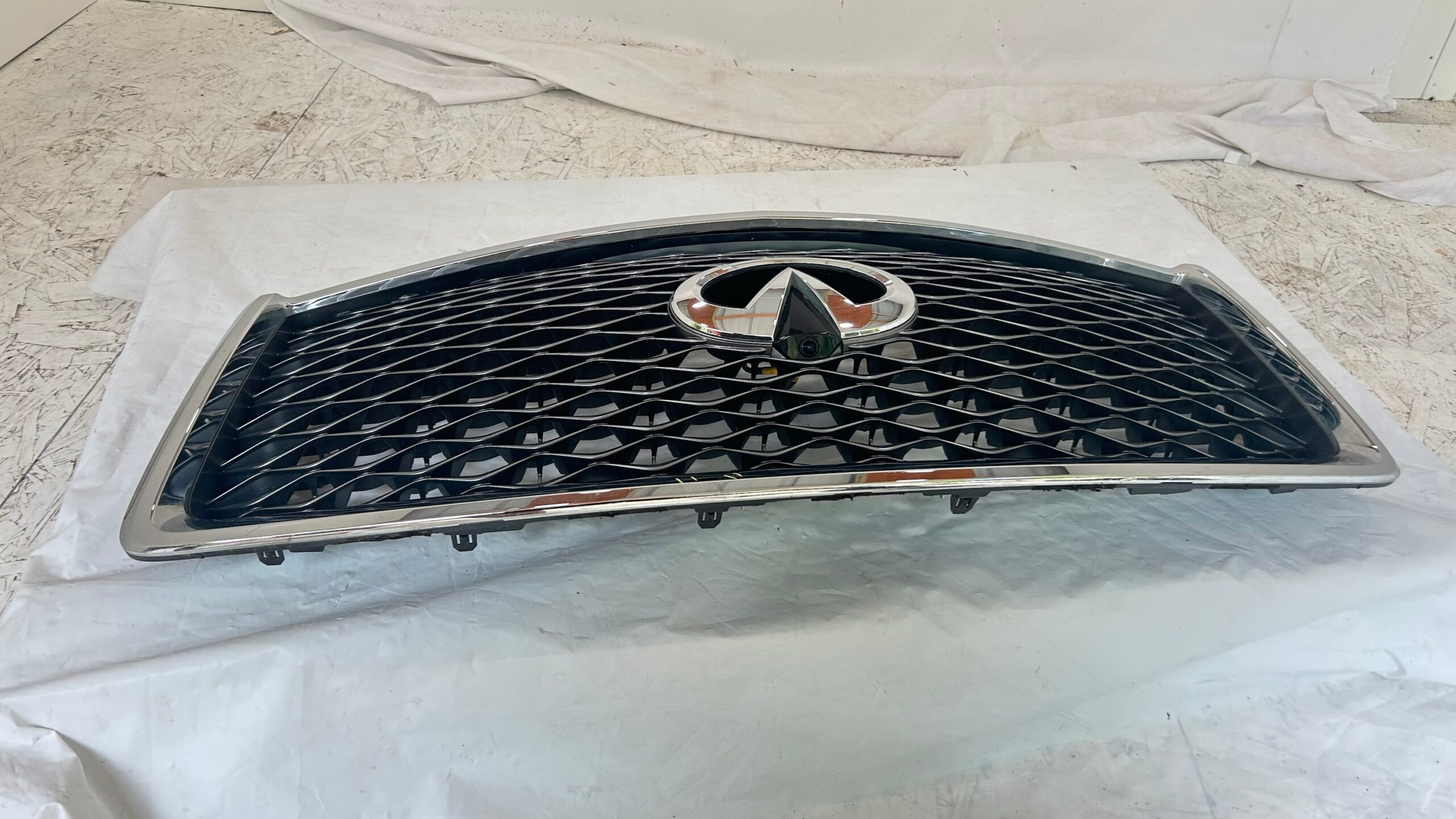 2018-2023 Infiniti QX80 Grille W/ camera