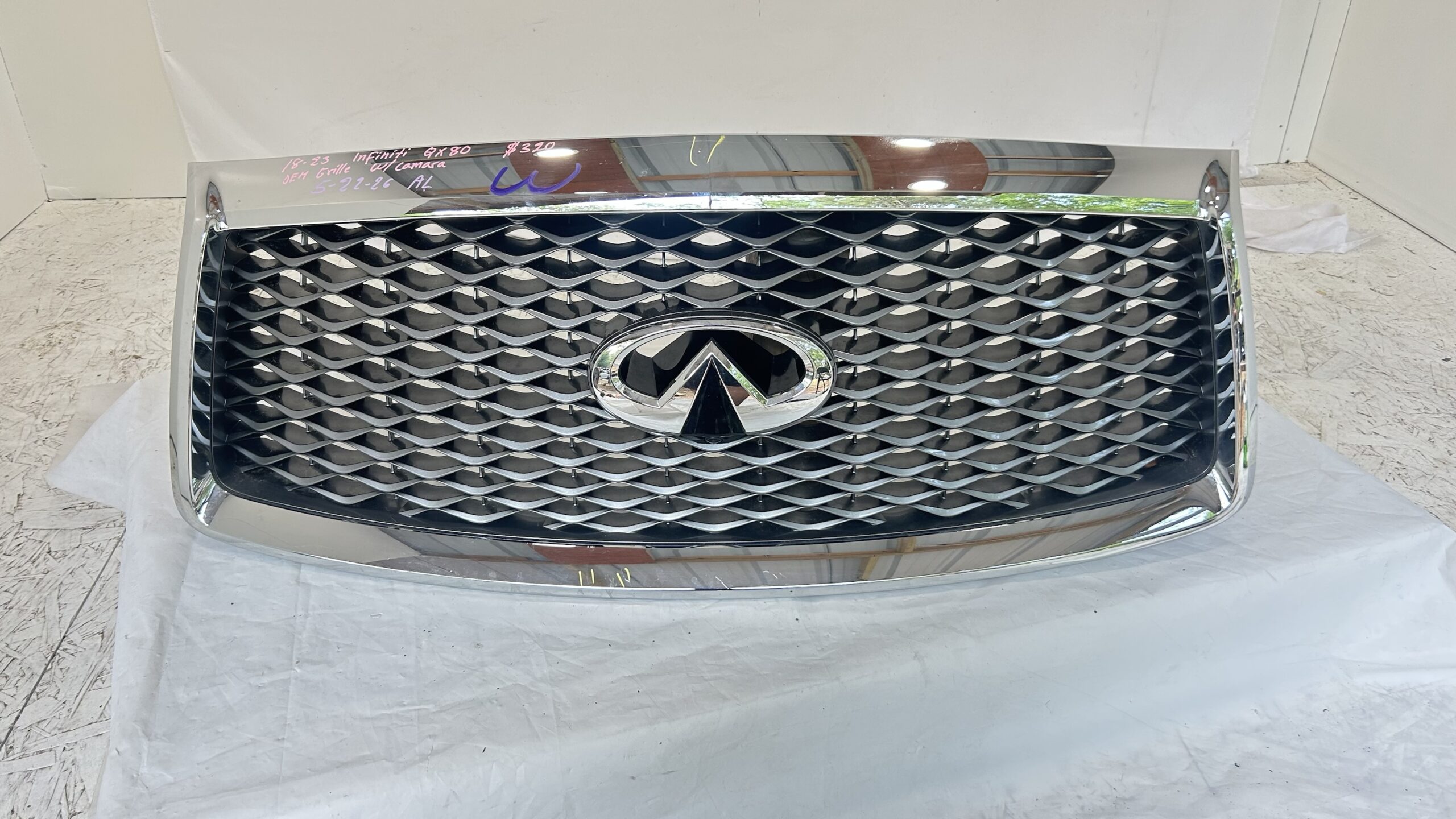 2018-2023 Infiniti QX80 Grille W/ camera