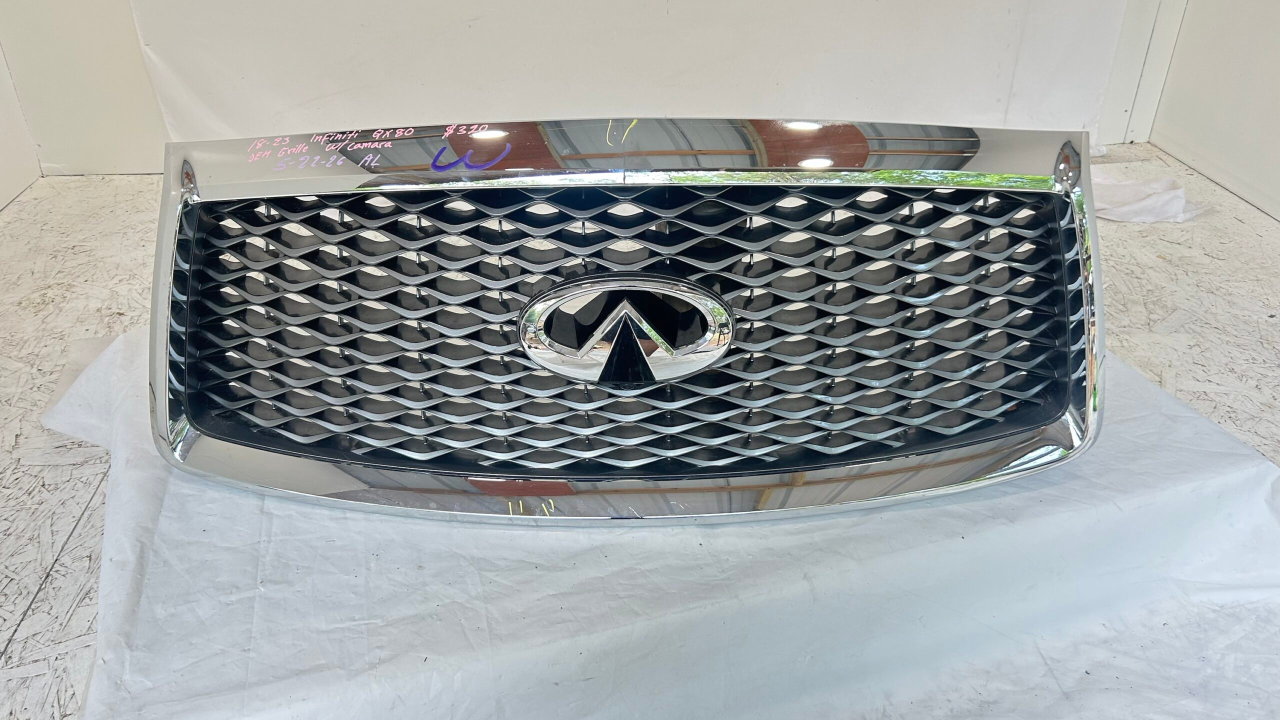 2018-2023 Infiniti QX80 Grille W/ camera