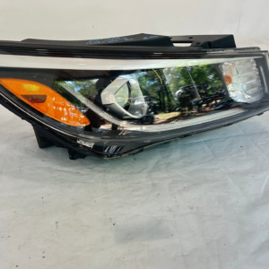 2017-2018 KIA Sedona right headlight - Image 11