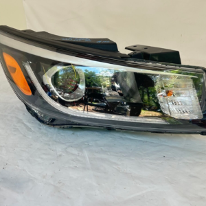2017-2018 KIA Sedona right headlight - Image 10