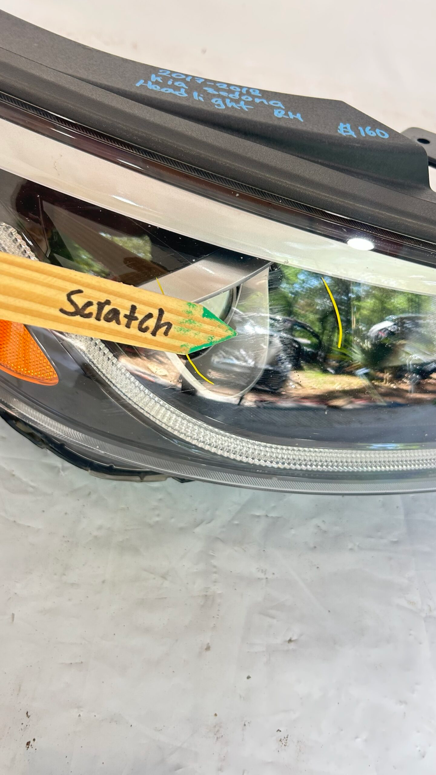 2017-2018 KIA Sedona right headlight