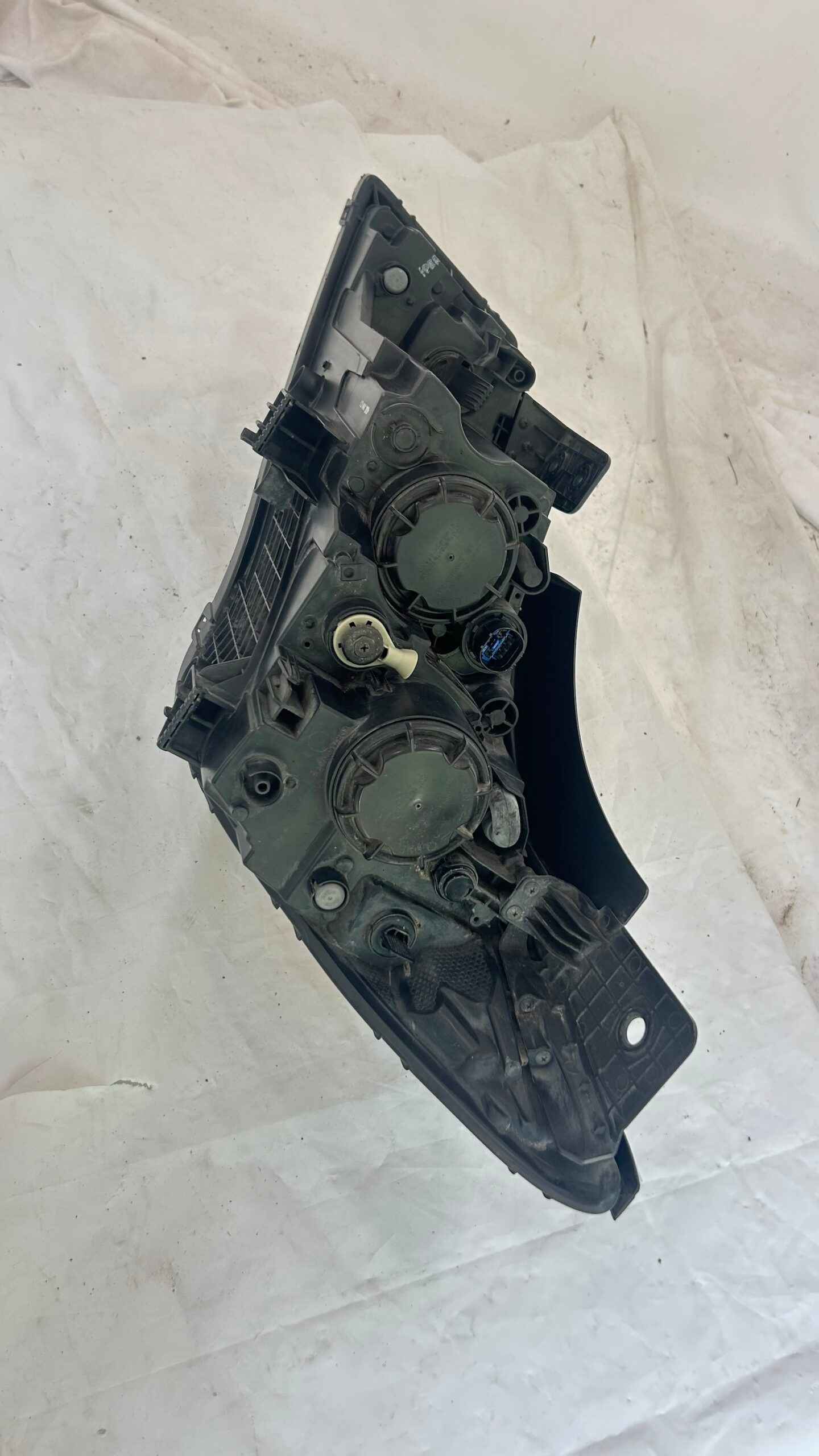 2017-2018 KIA Sedona right headlight