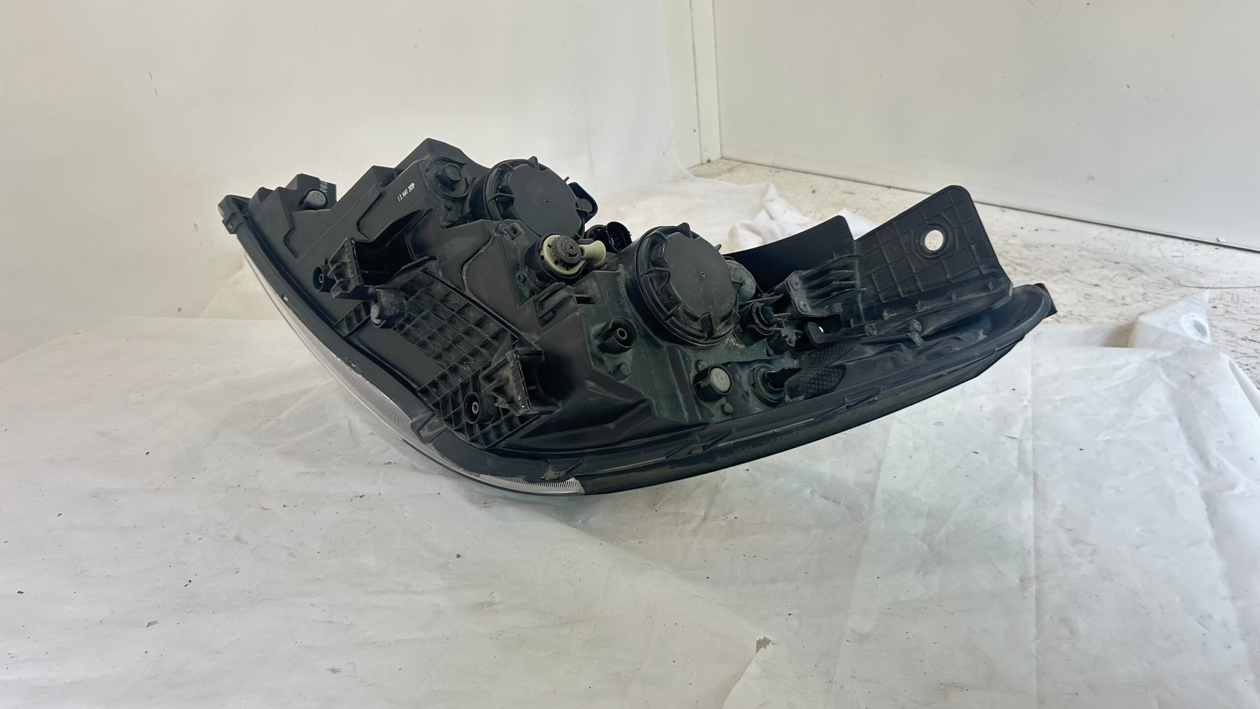 2017-2018 KIA Sedona right headlight