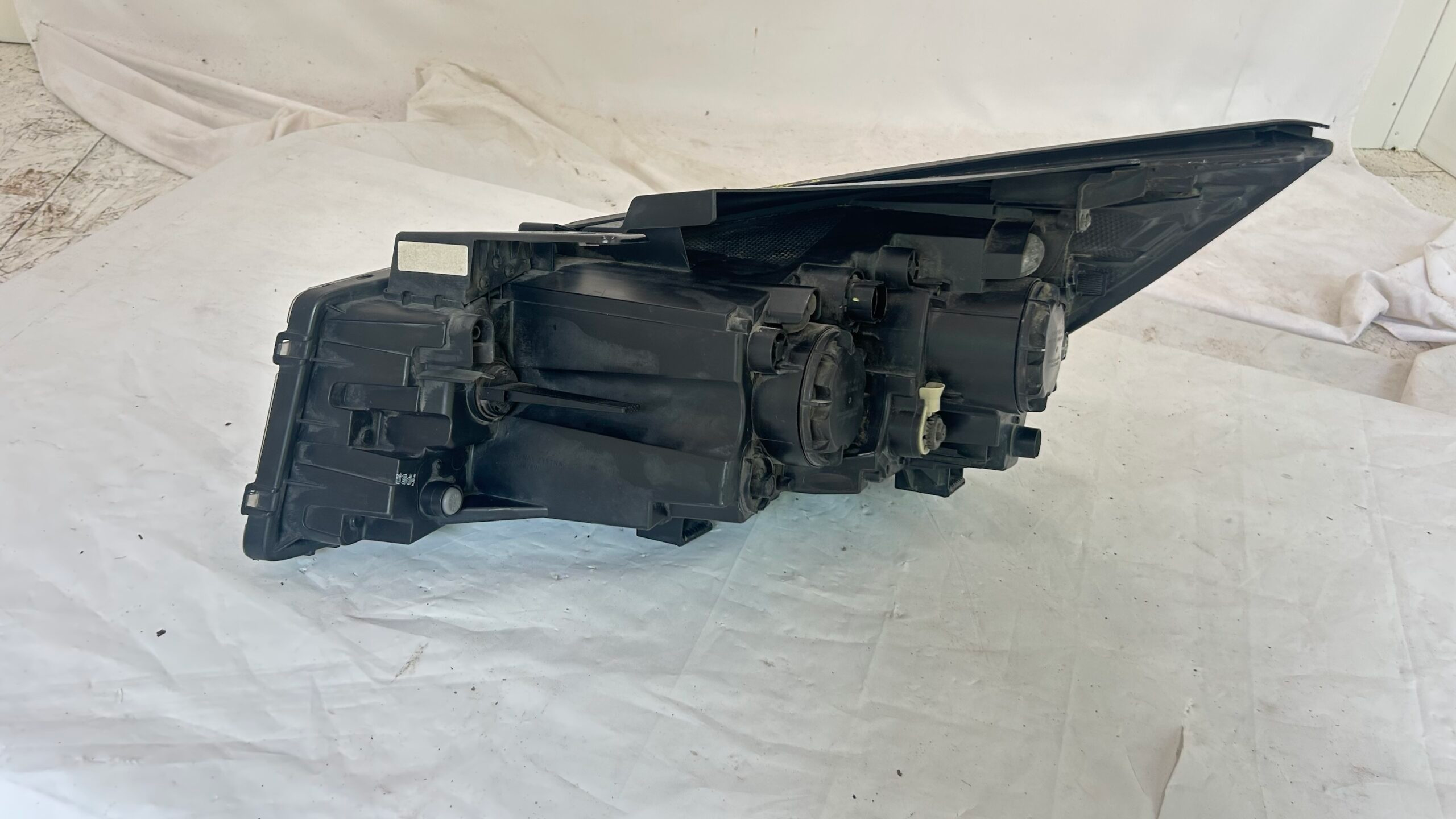 2017-2018 KIA Sedona right headlight