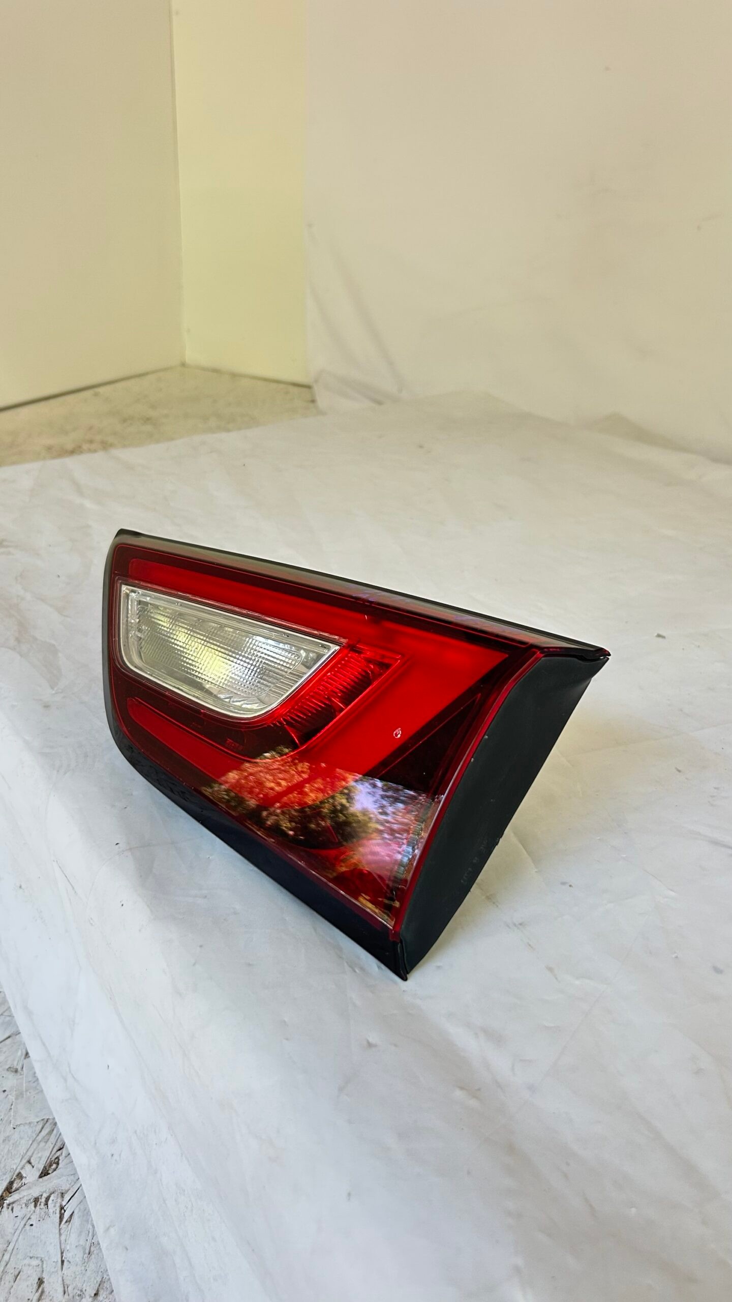 2016-2020 Infiniti QX60 Liftgate Passenger Inner Taillight