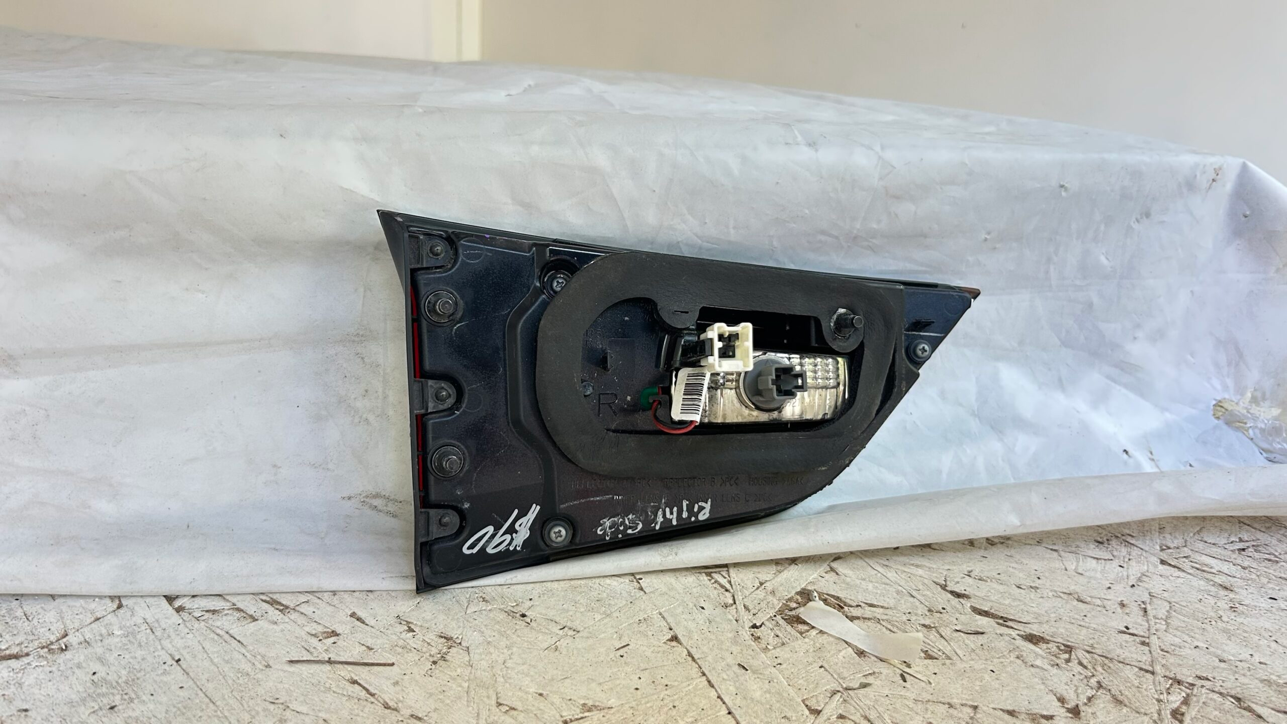 2016-2020 Infiniti QX60 Liftgate Passenger Inner Taillight