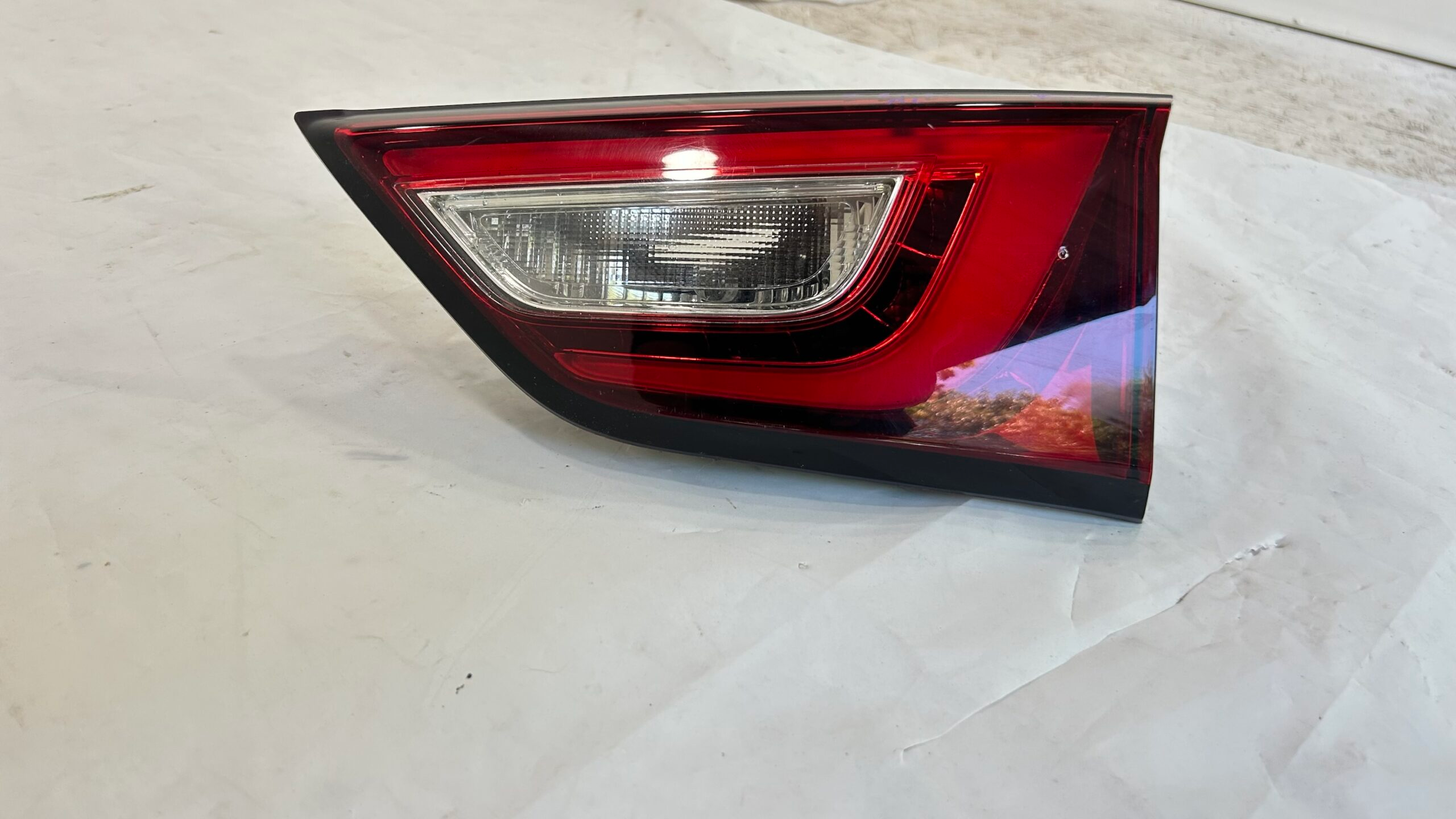 2016-2020 Infiniti QX60 Liftgate Passenger Inner Taillight