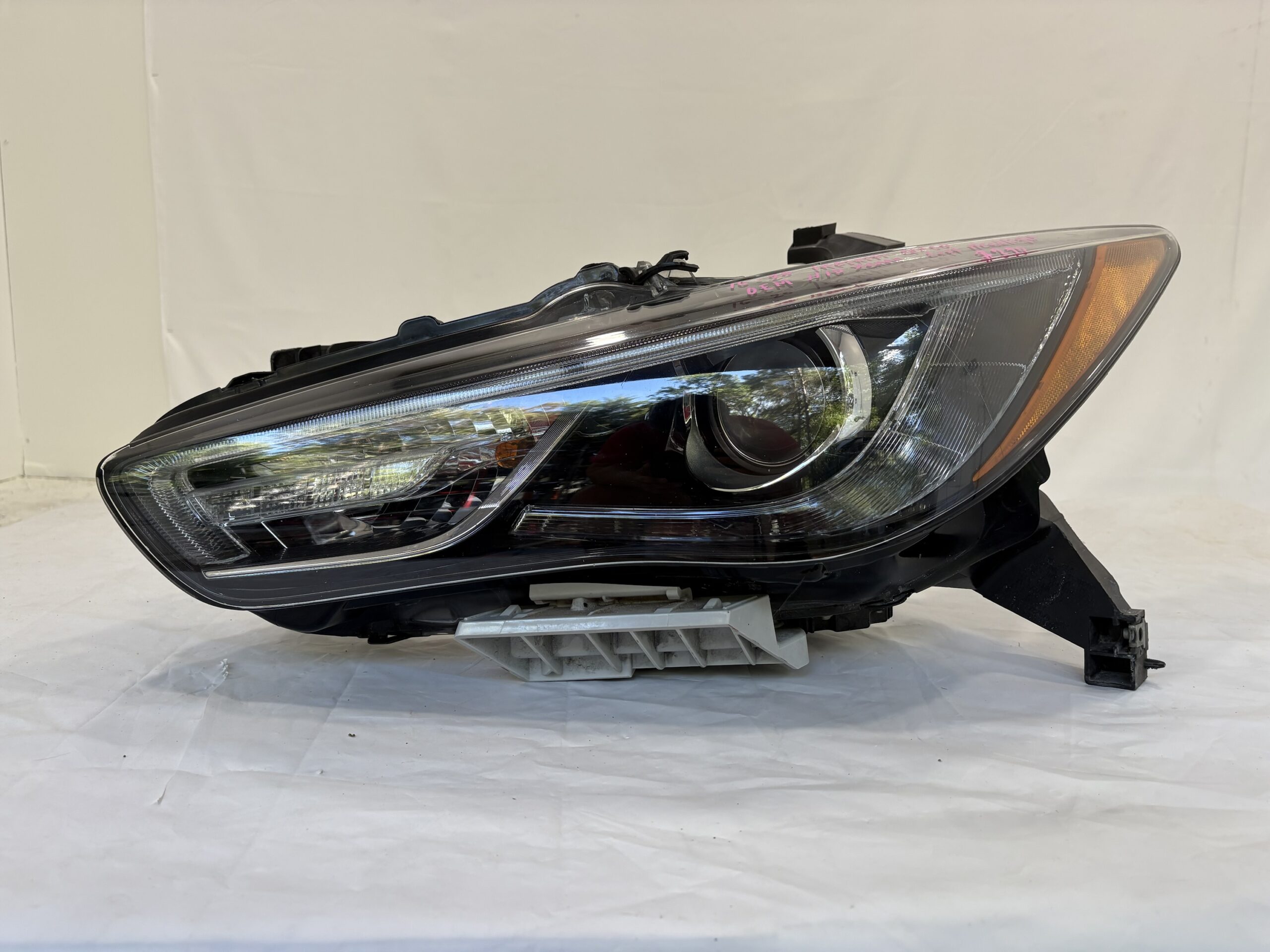 2016-2020 Infiniti QX60 HID Driver Headlight