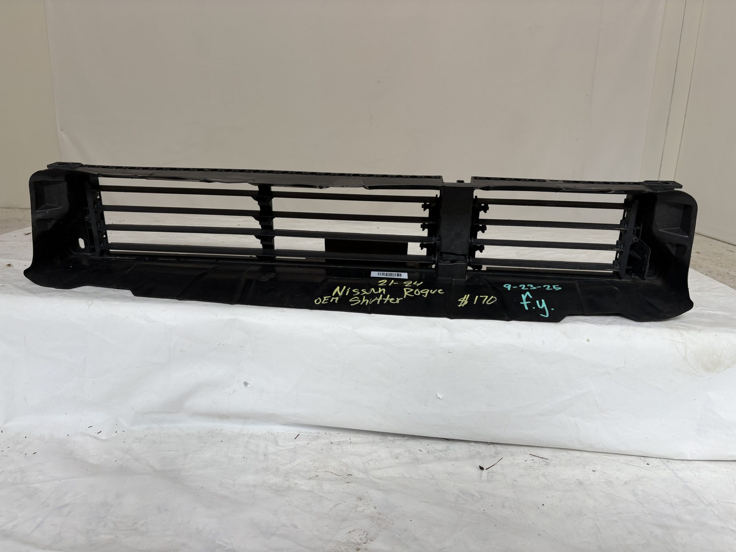 2021-2024 Nissan Rogue Shutter