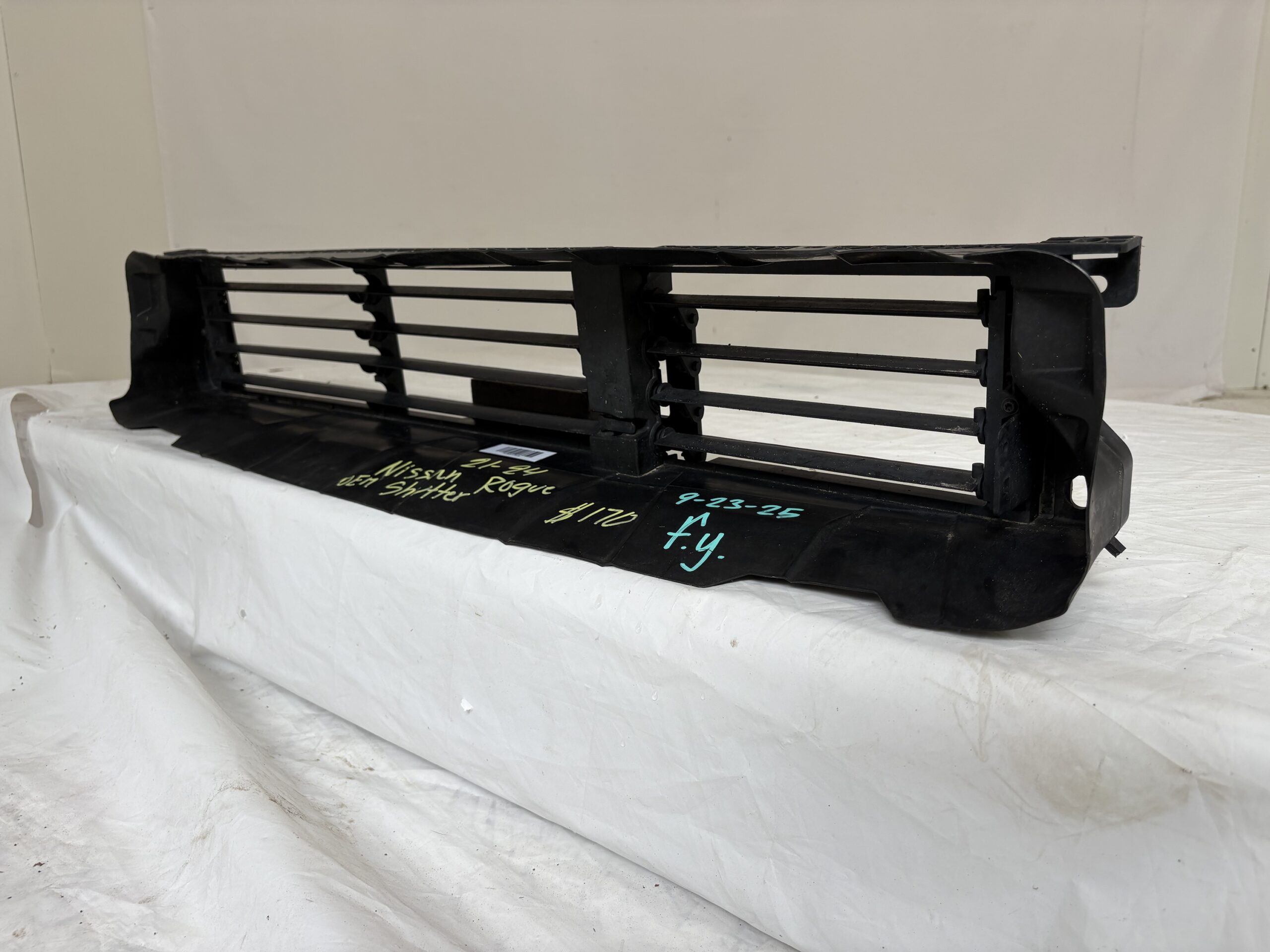2021-2024 Nissan Rogue Shutter