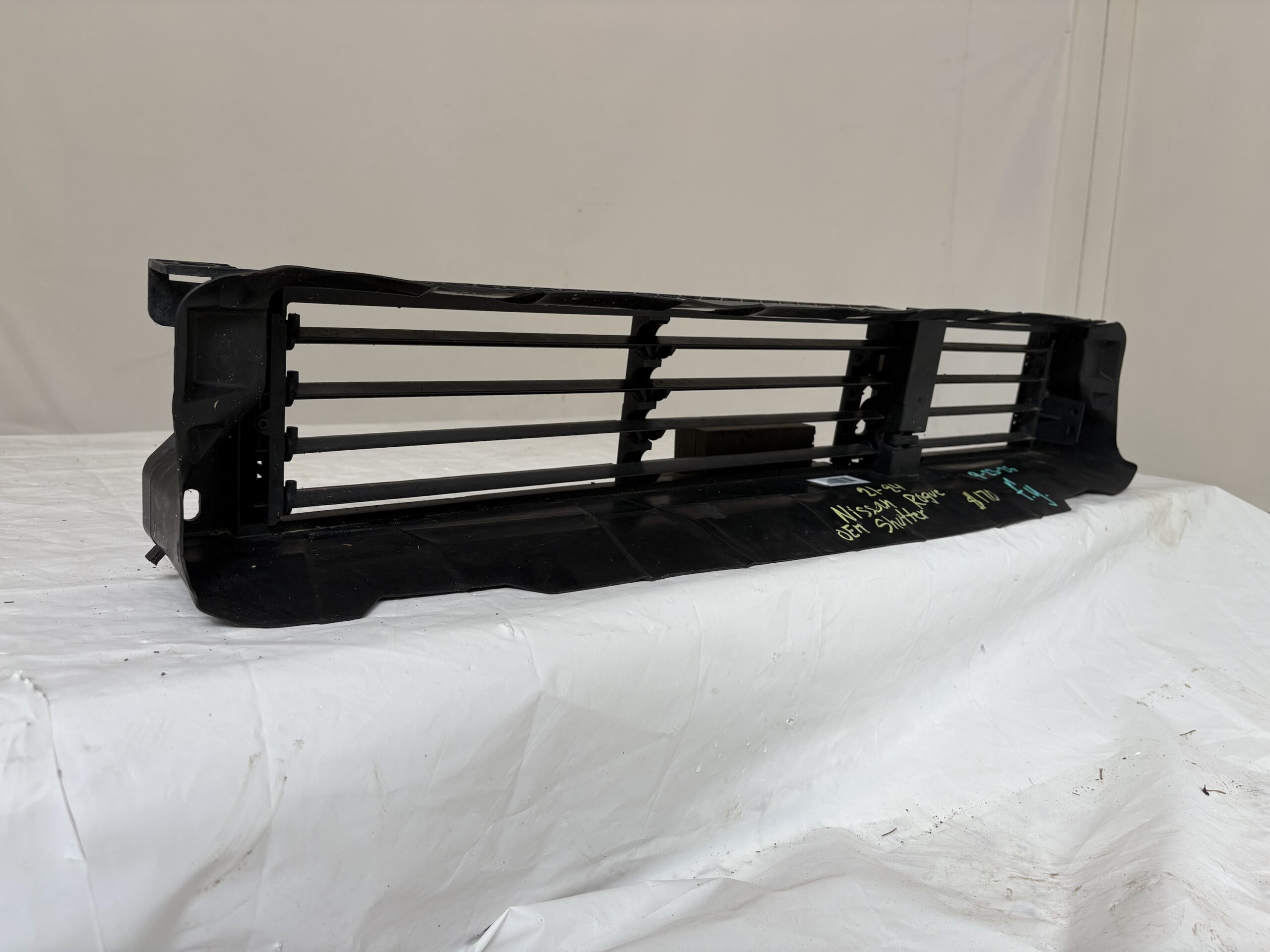 2021-2024 Nissan Rogue Shutter
