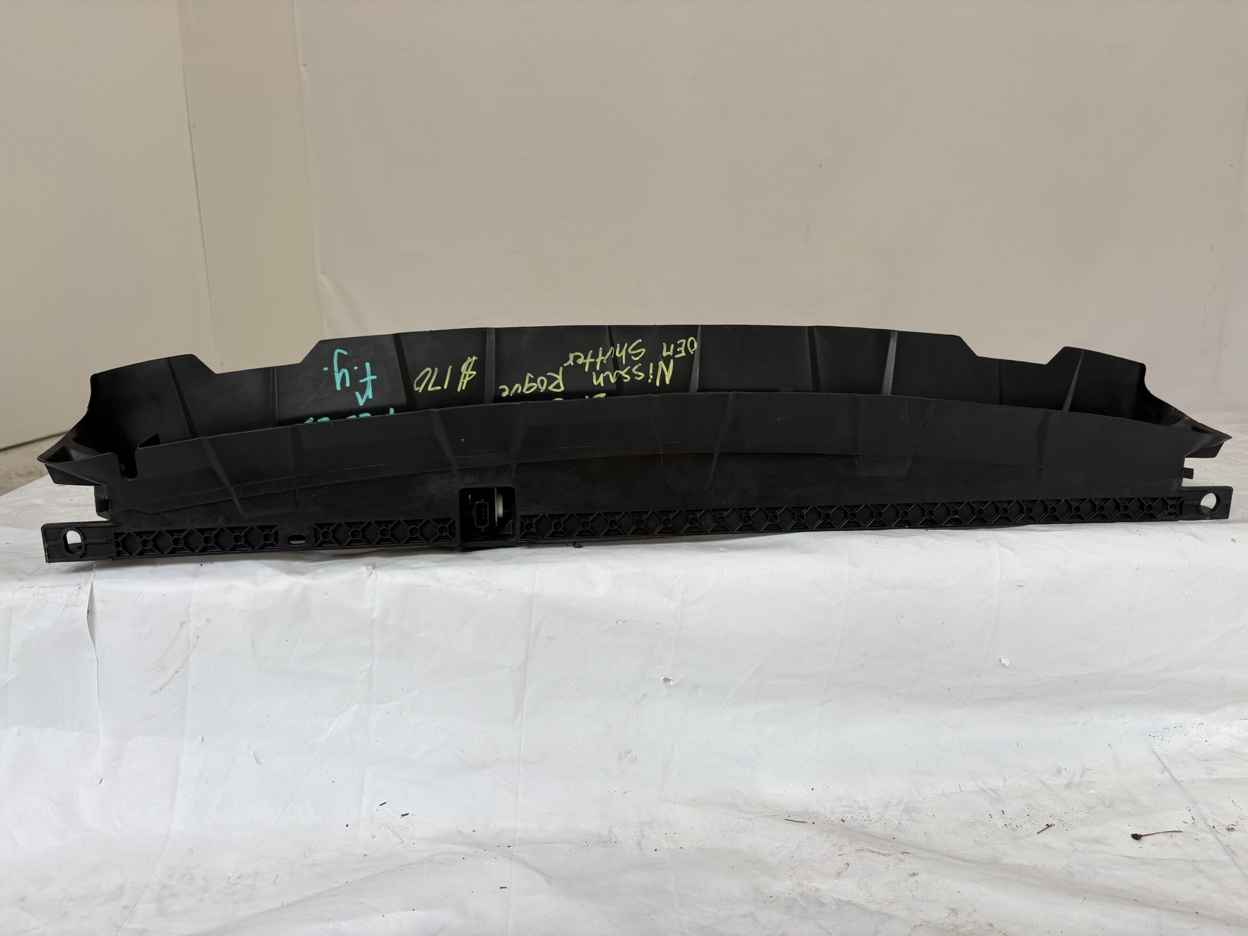 2021-2024 Nissan Rogue Shutter
