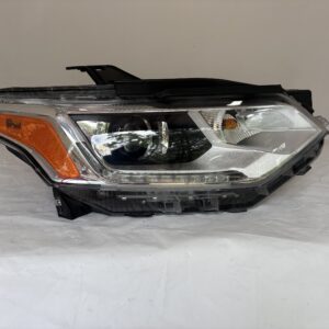 2018-2021 Chevrolet Traverse Passenger HID Headlight - Image 1
