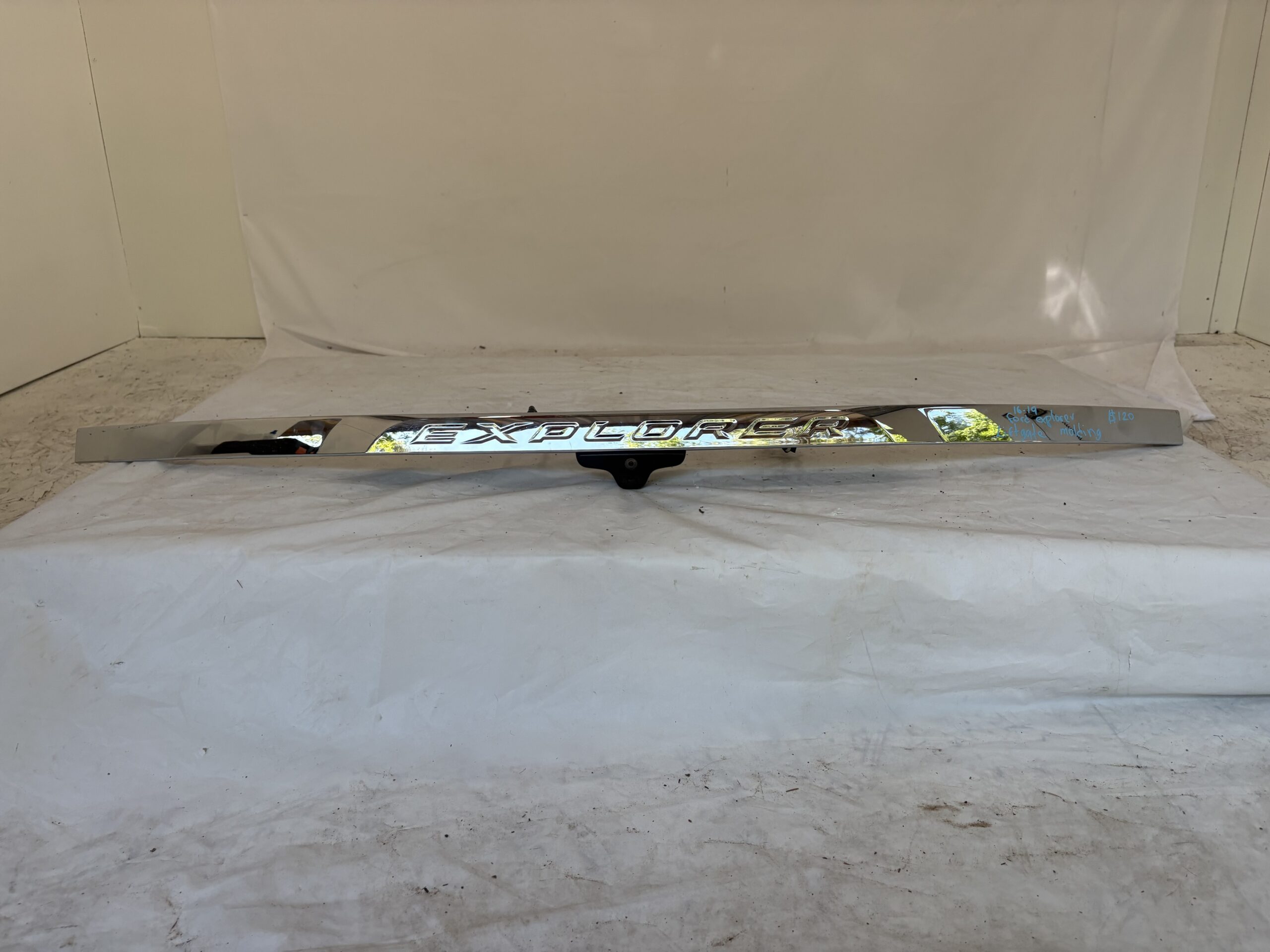 2016-2019 Ford Explorer Lift gate Molding