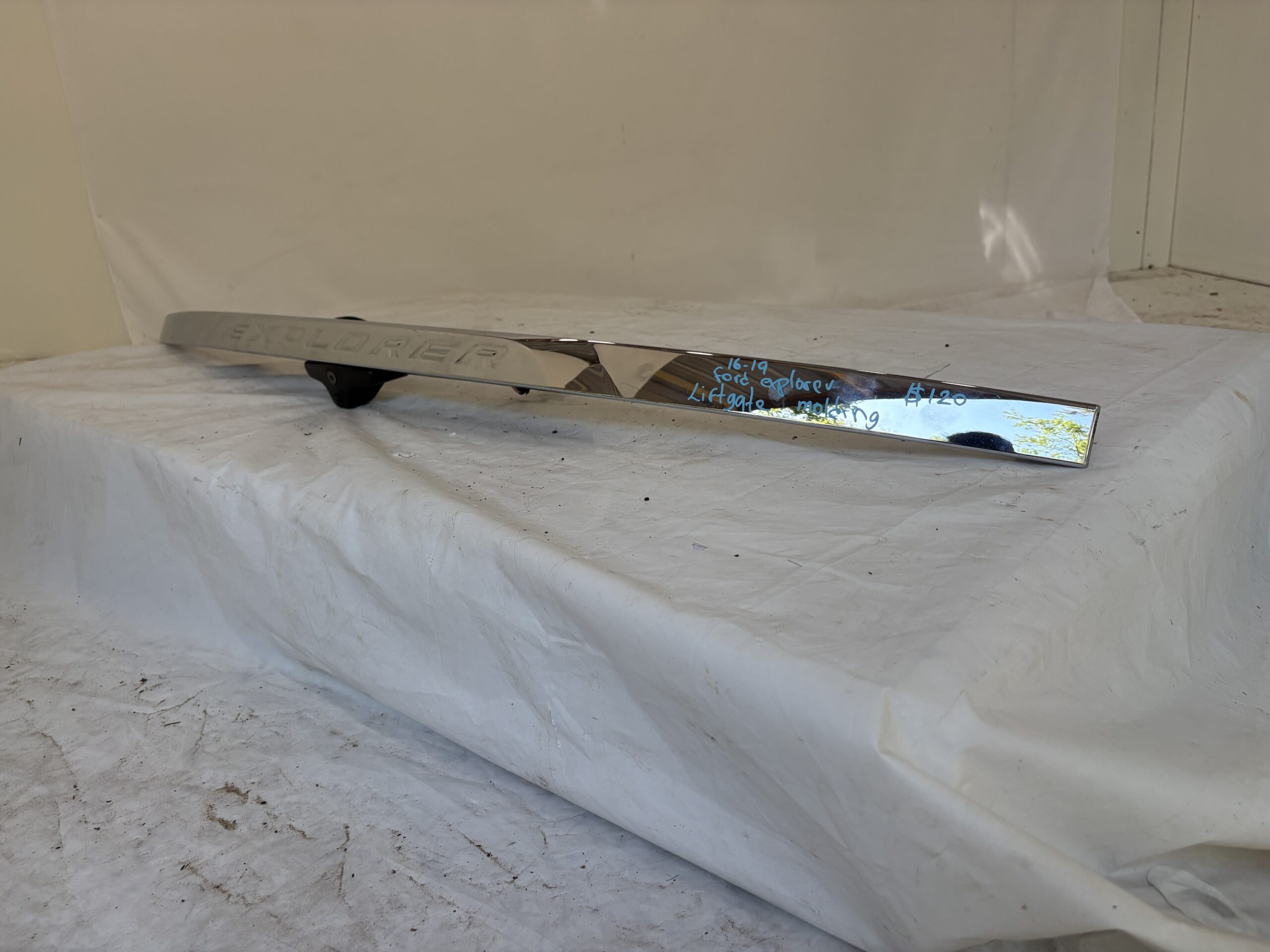 2016-2019 Ford Explorer Lift gate Molding