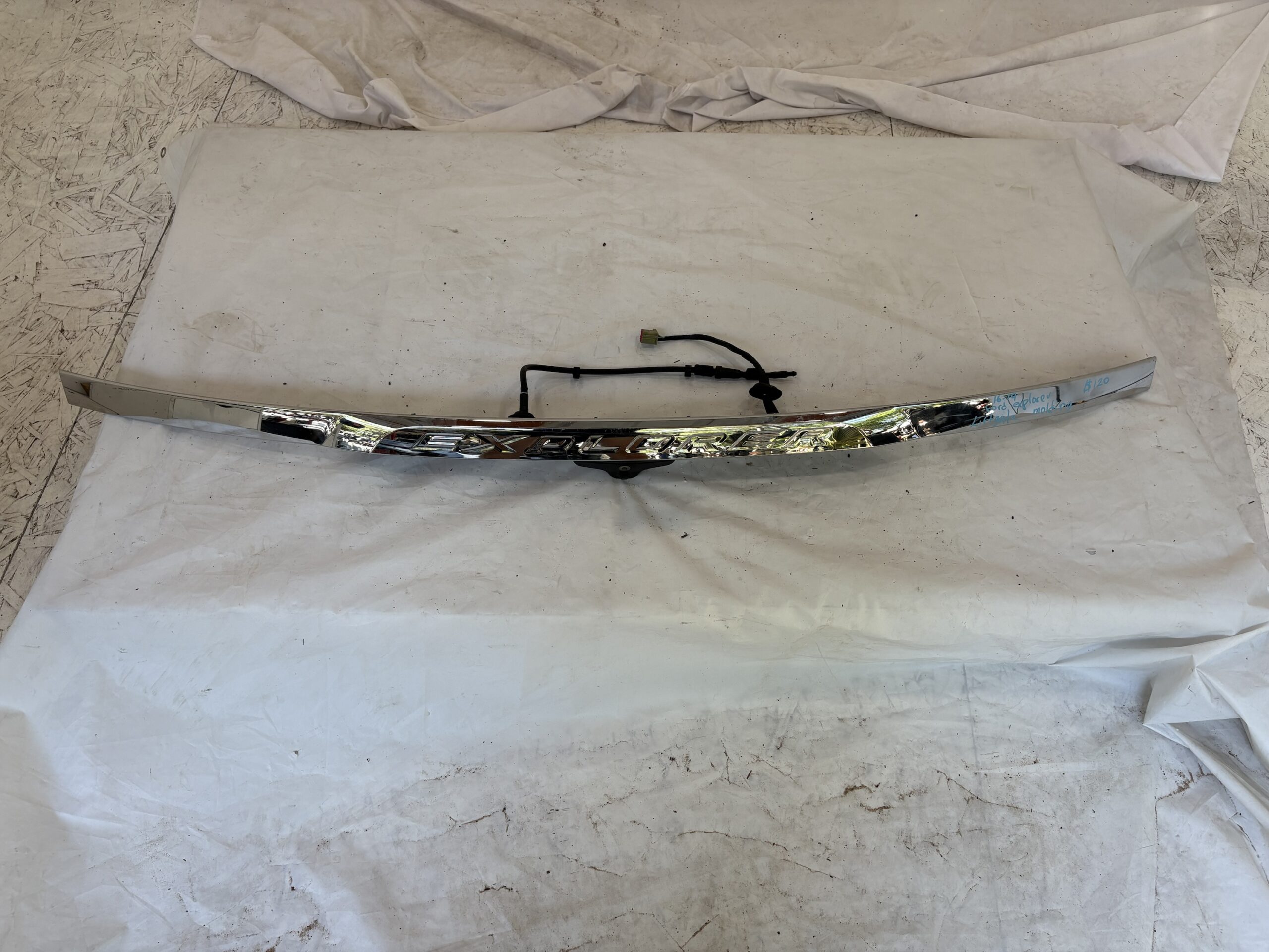 2016-2019 Ford Explorer Lift gate Molding