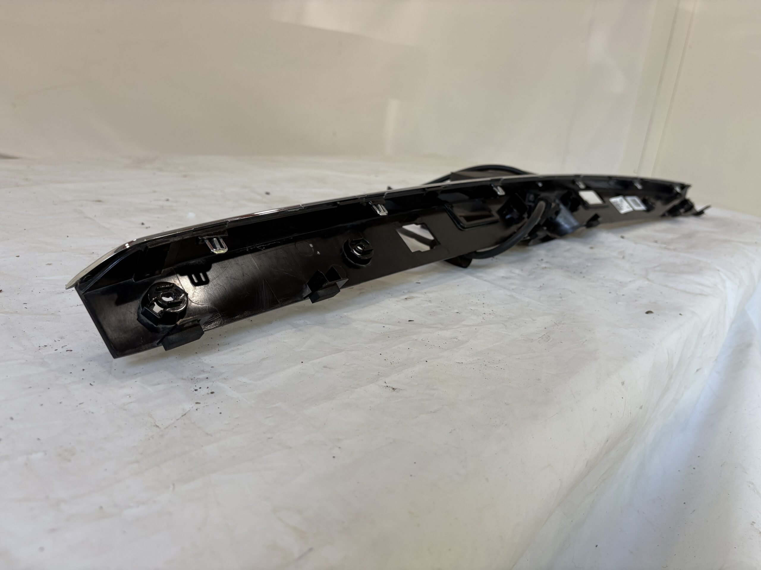2020-2023 Lincoln Aviator Lift Gate Molding