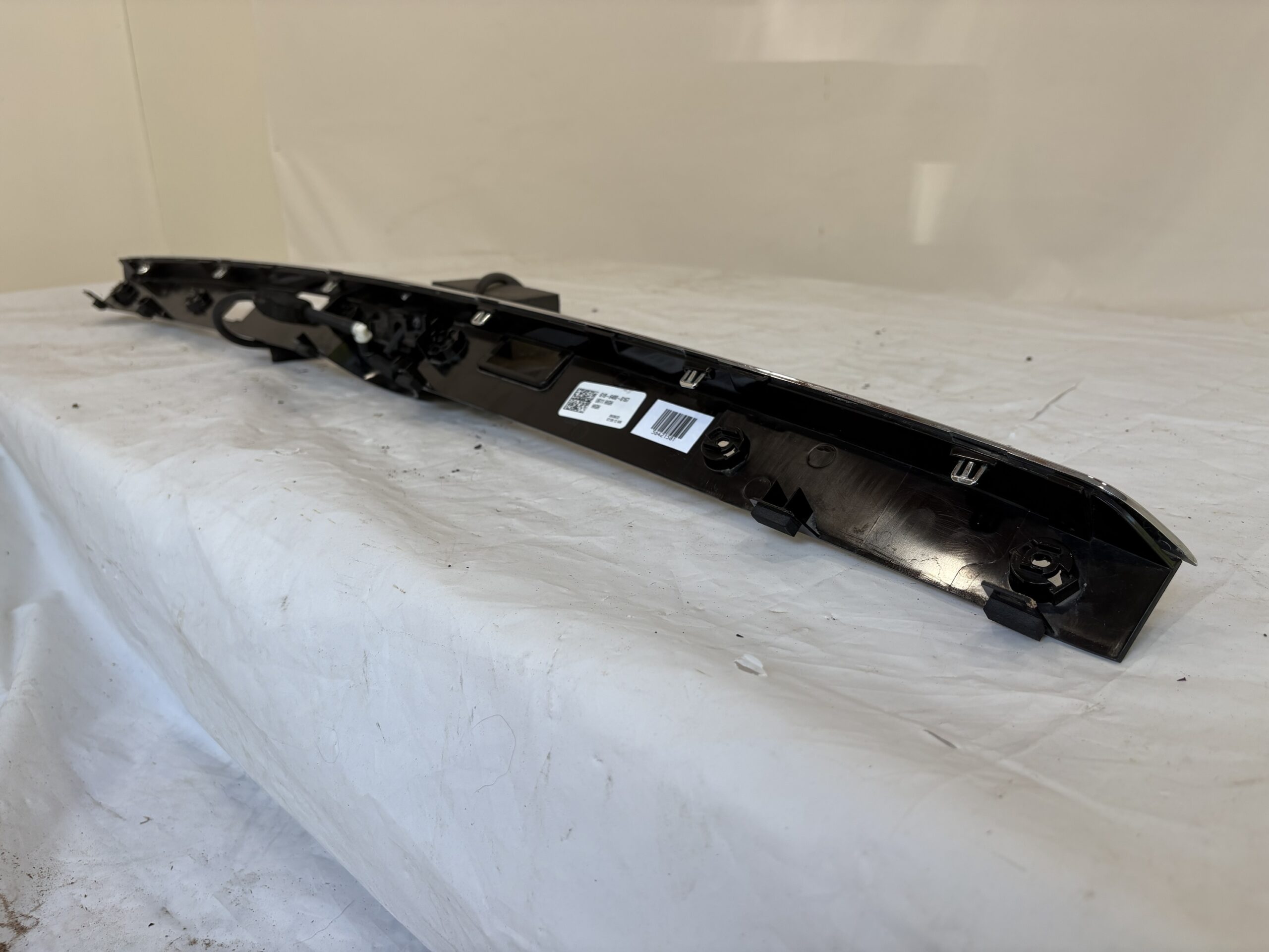 2020-2023 Lincoln Aviator Lift Gate Molding