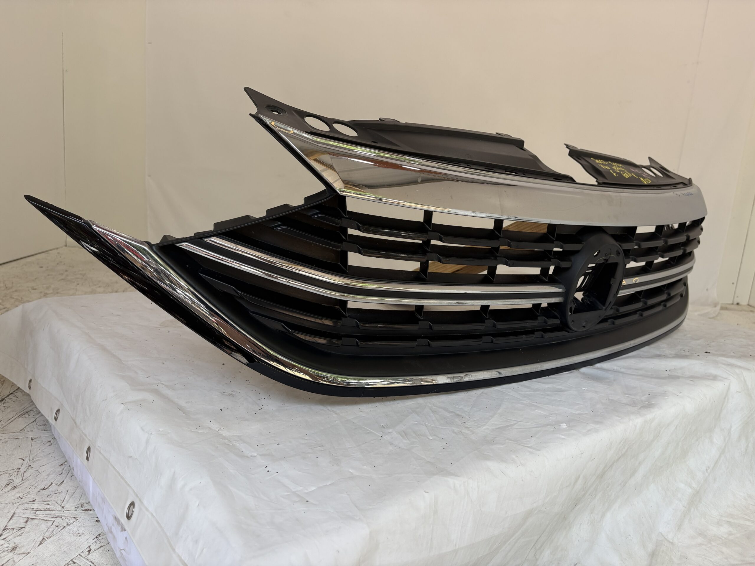 2022-2024 Volkswagen Jetta Grille