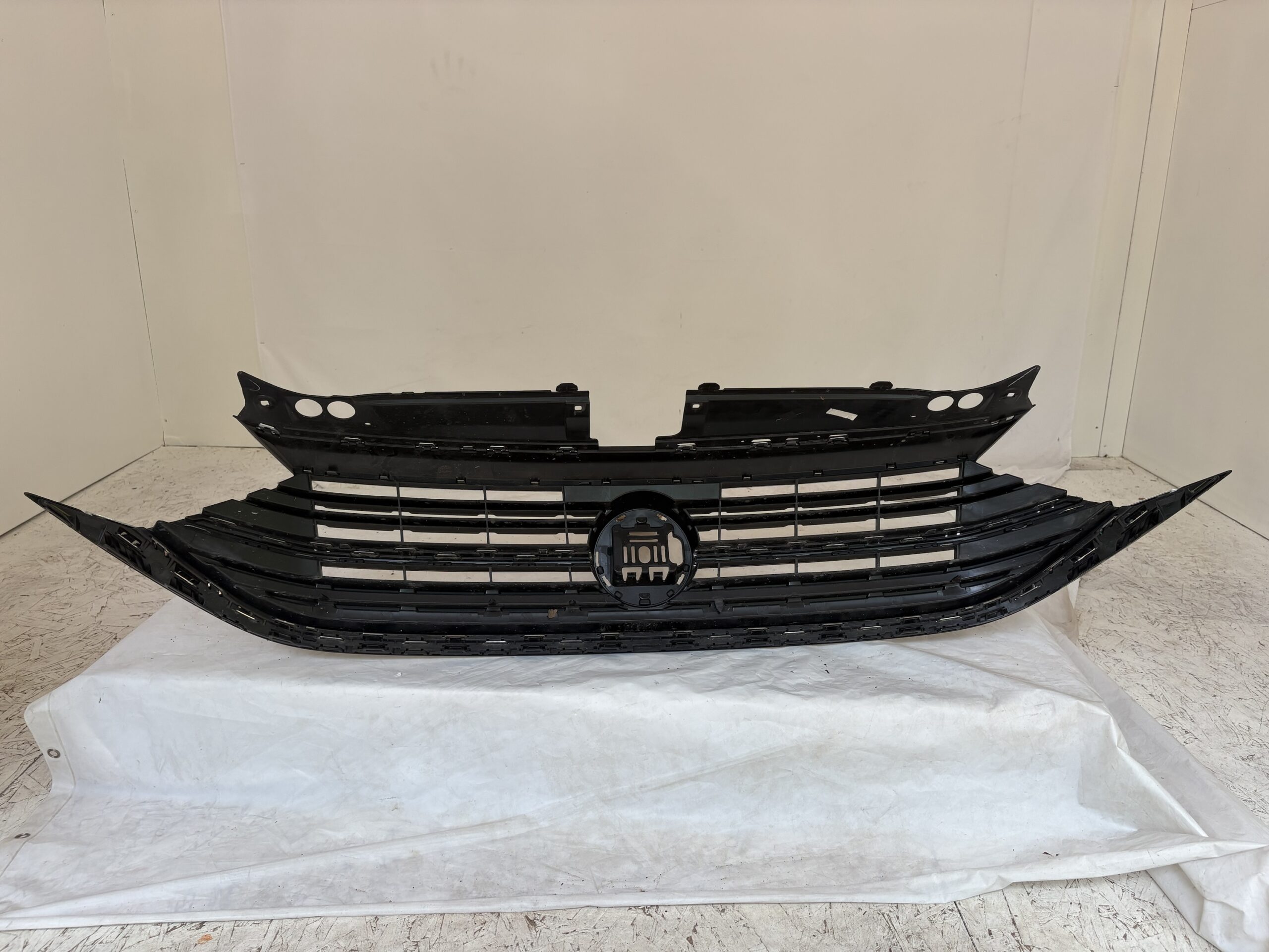 2022-2024 Volkswagen Jetta Grille